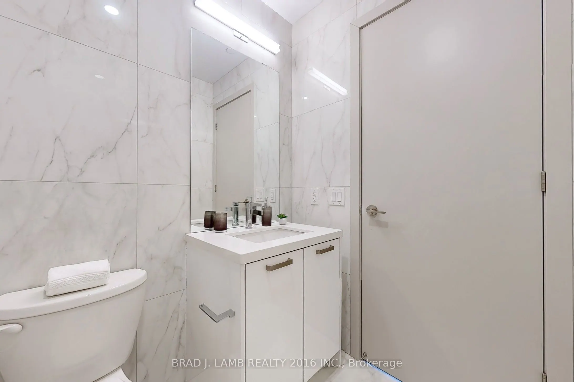458 Richmond Street W, #1702