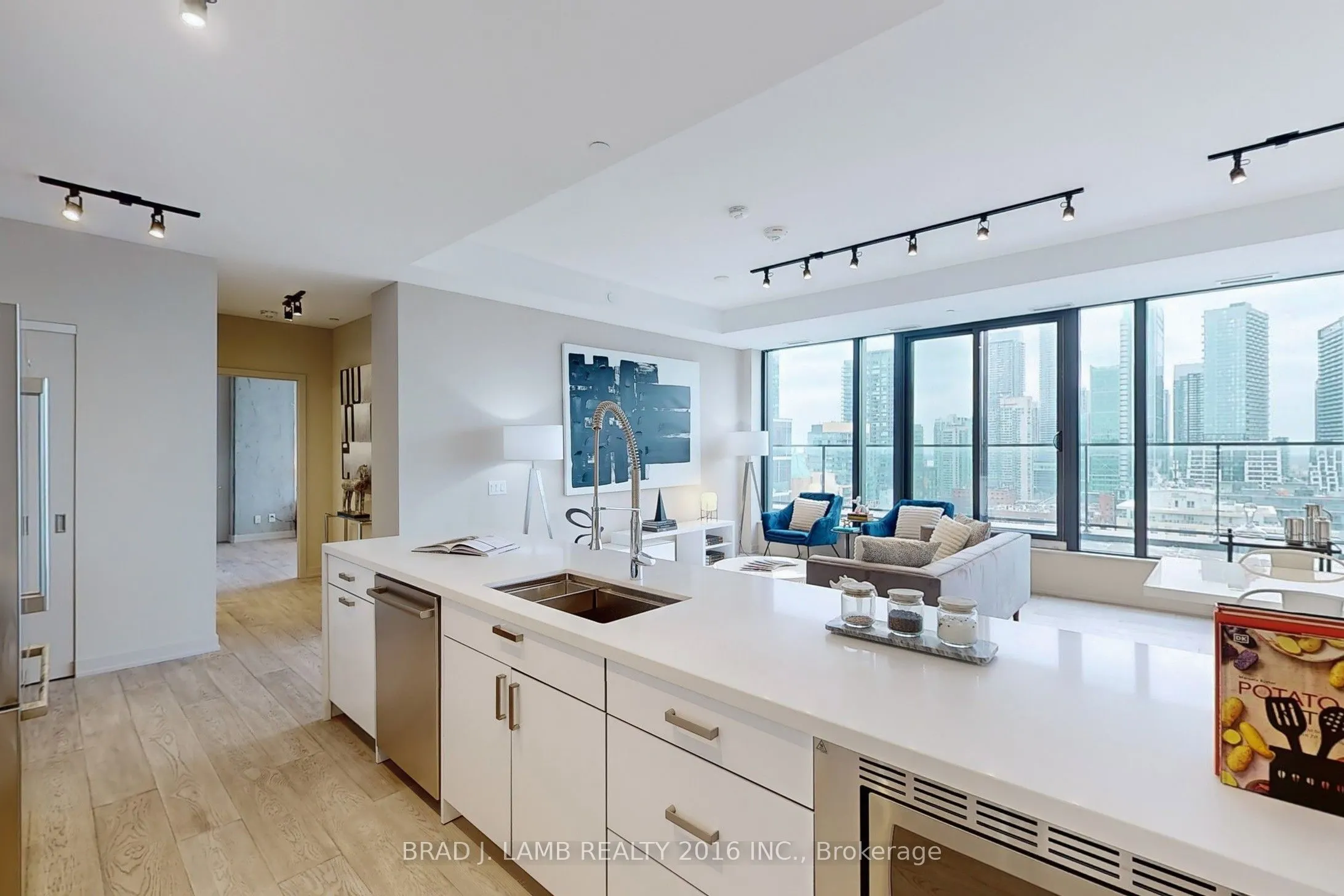 458 Richmond Street W, #1702