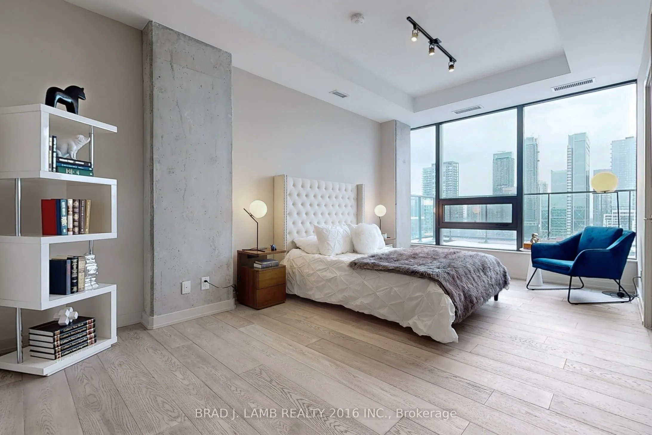 458 Richmond Street W, #1702