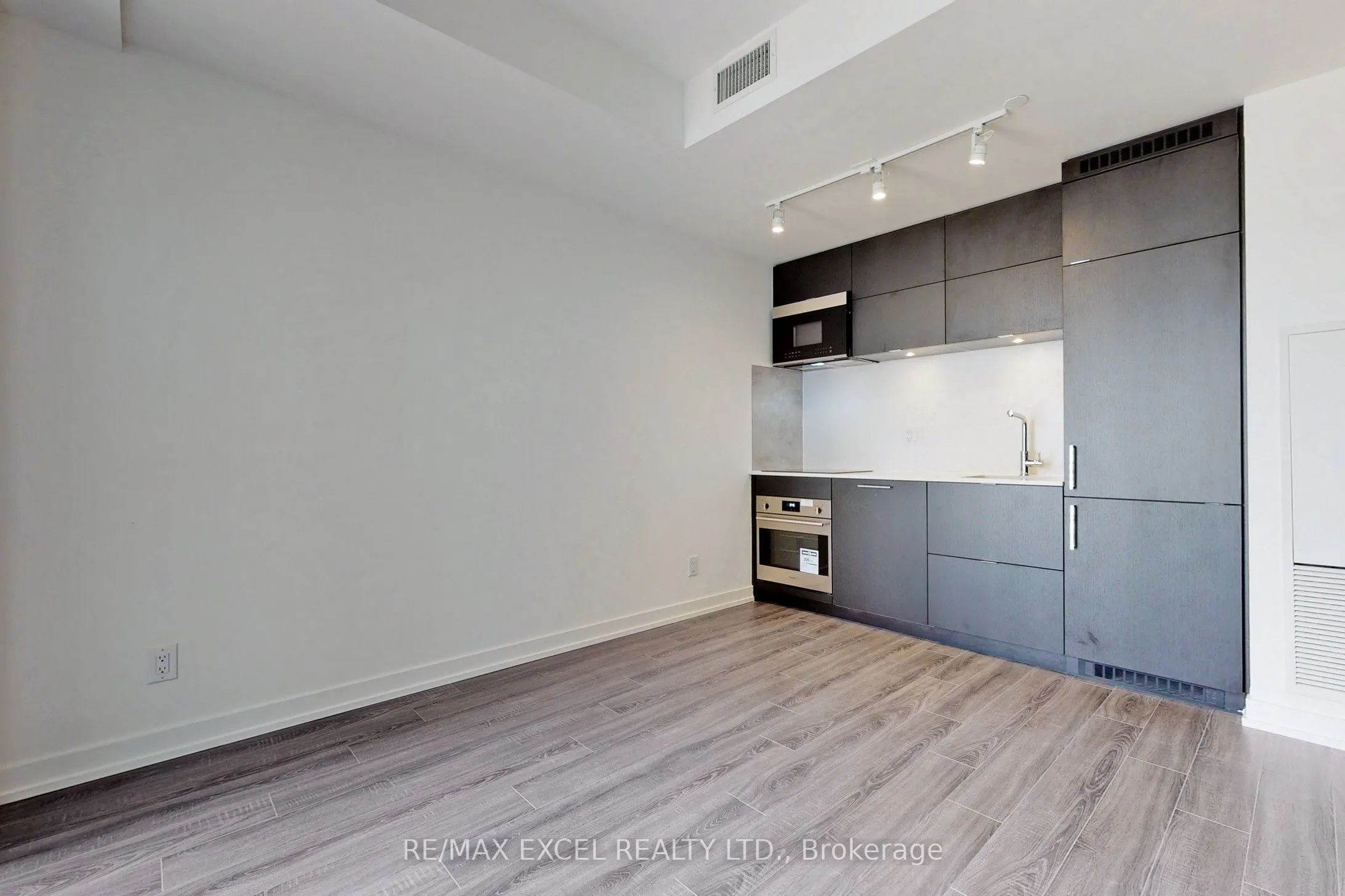 20 Edward Street, #1720