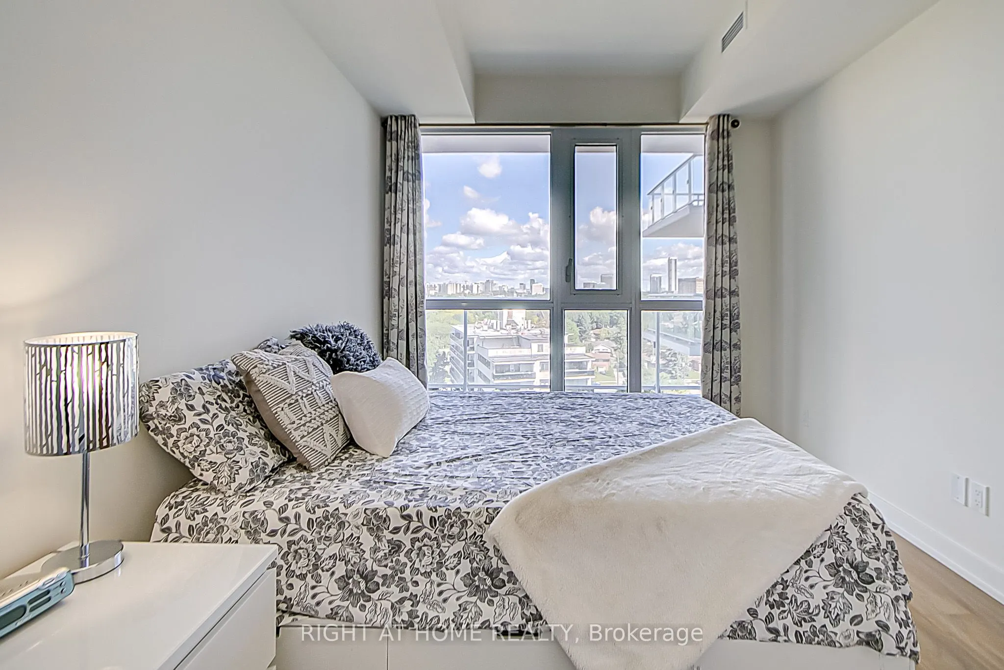 10 Deerlick Court, #1107