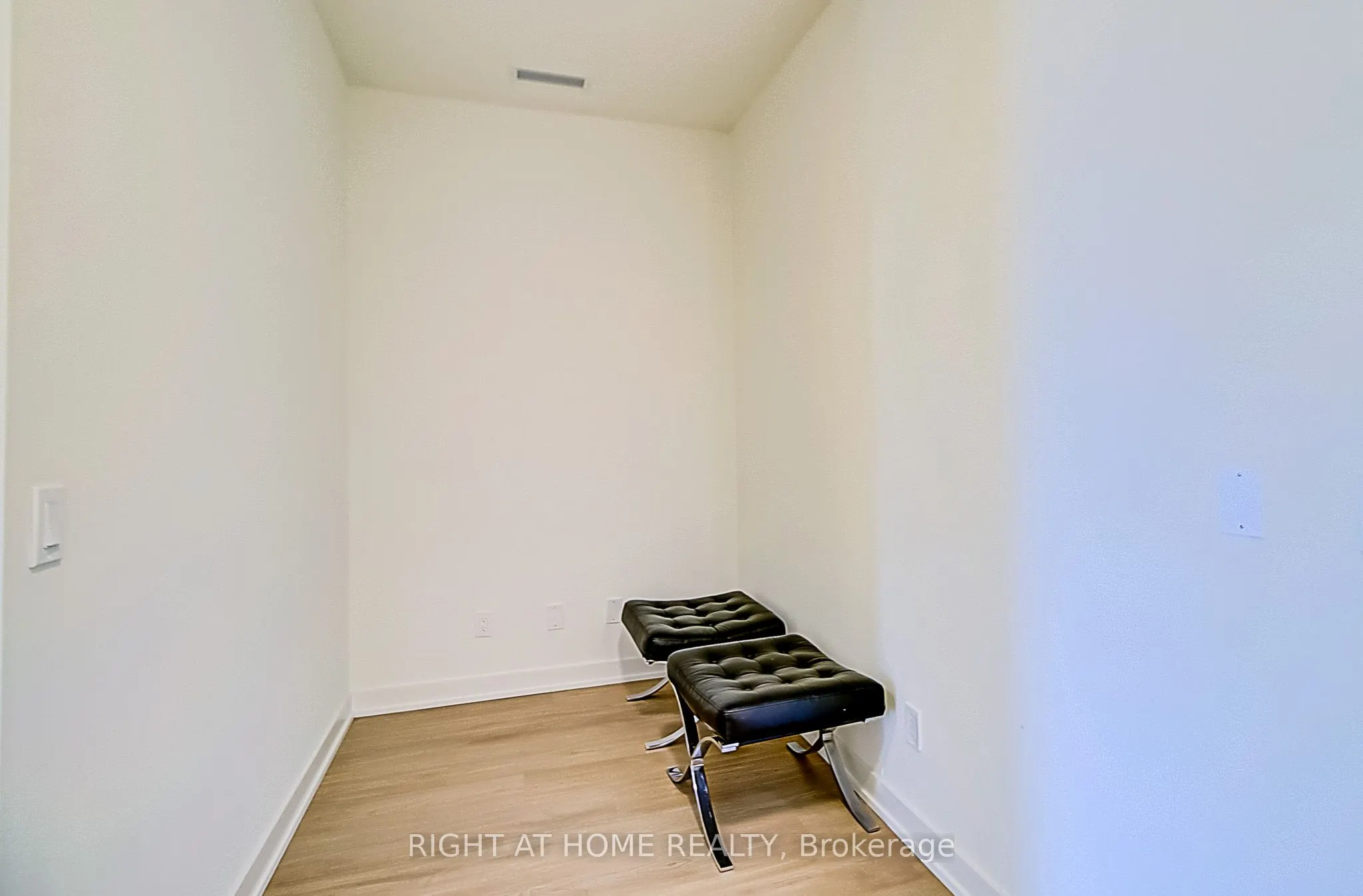 10 Deerlick Court, #1107