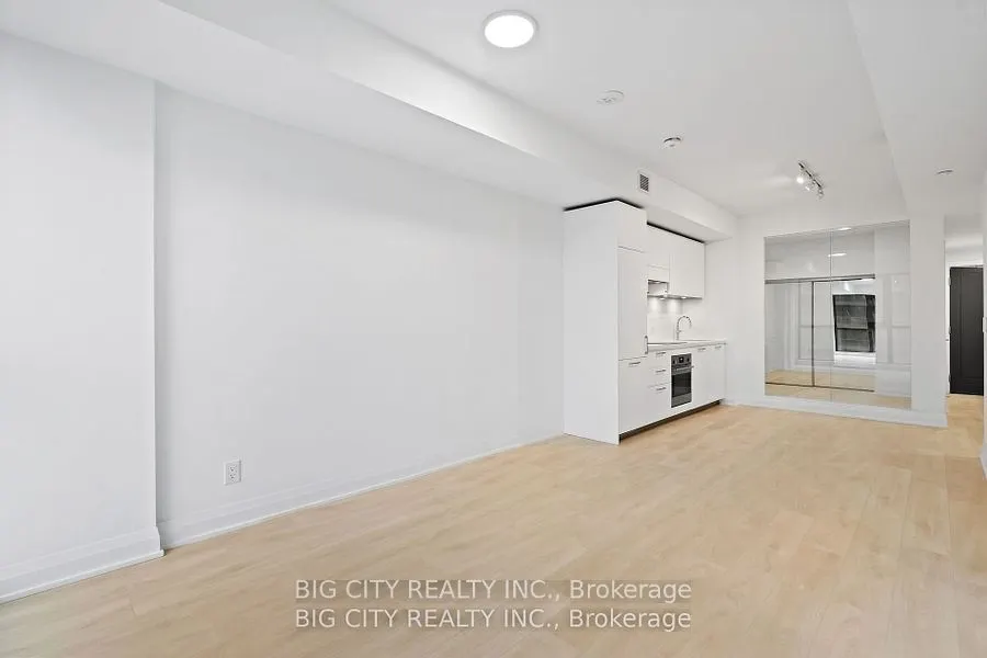 33 Frederick Todd Way, #909