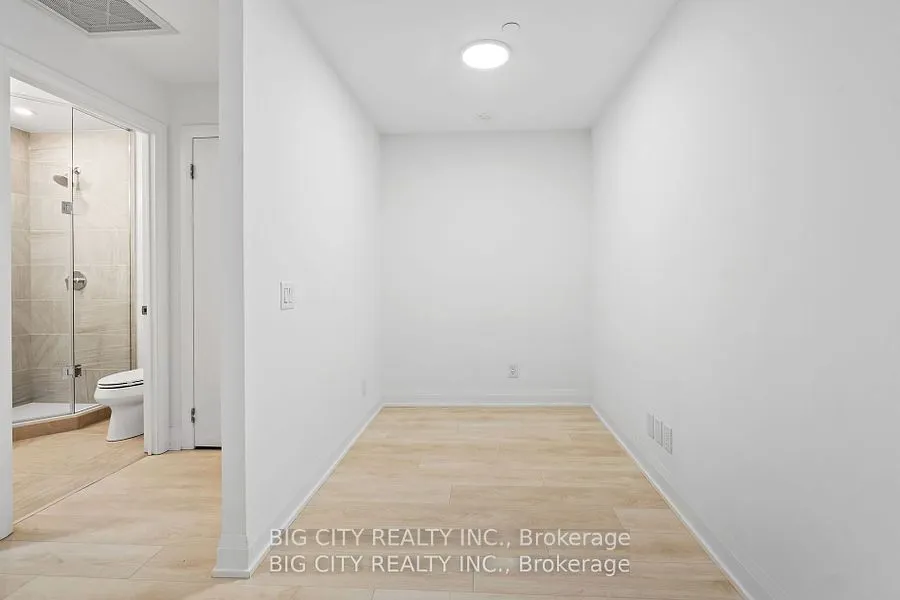 33 Frederick Todd Way, #909