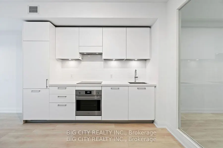 33 Frederick Todd Way, #909