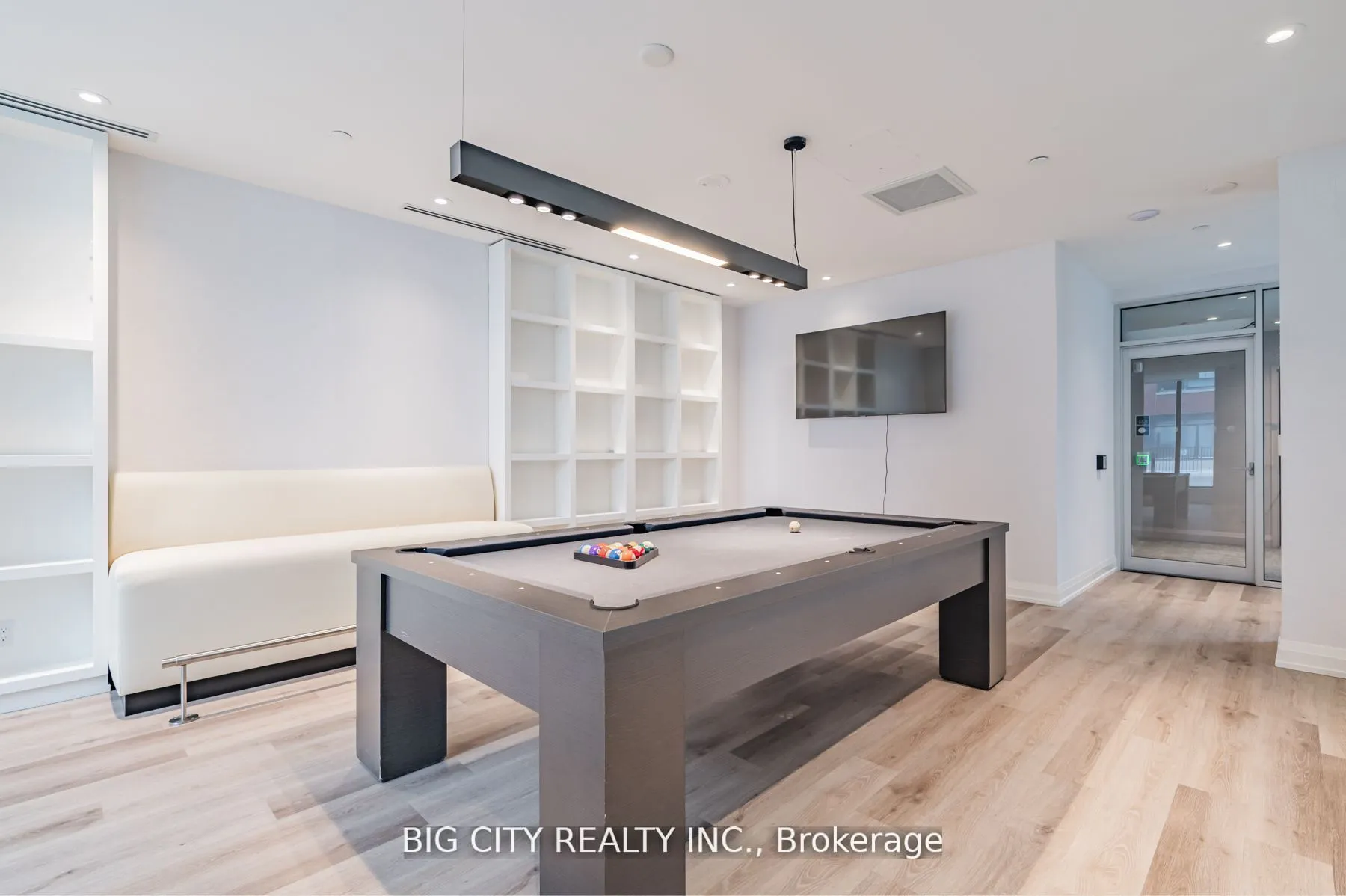 33 Frederick Todd Way, #909