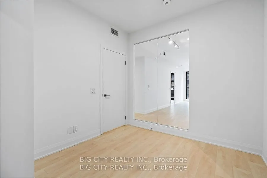 33 Frederick Todd Way, #909