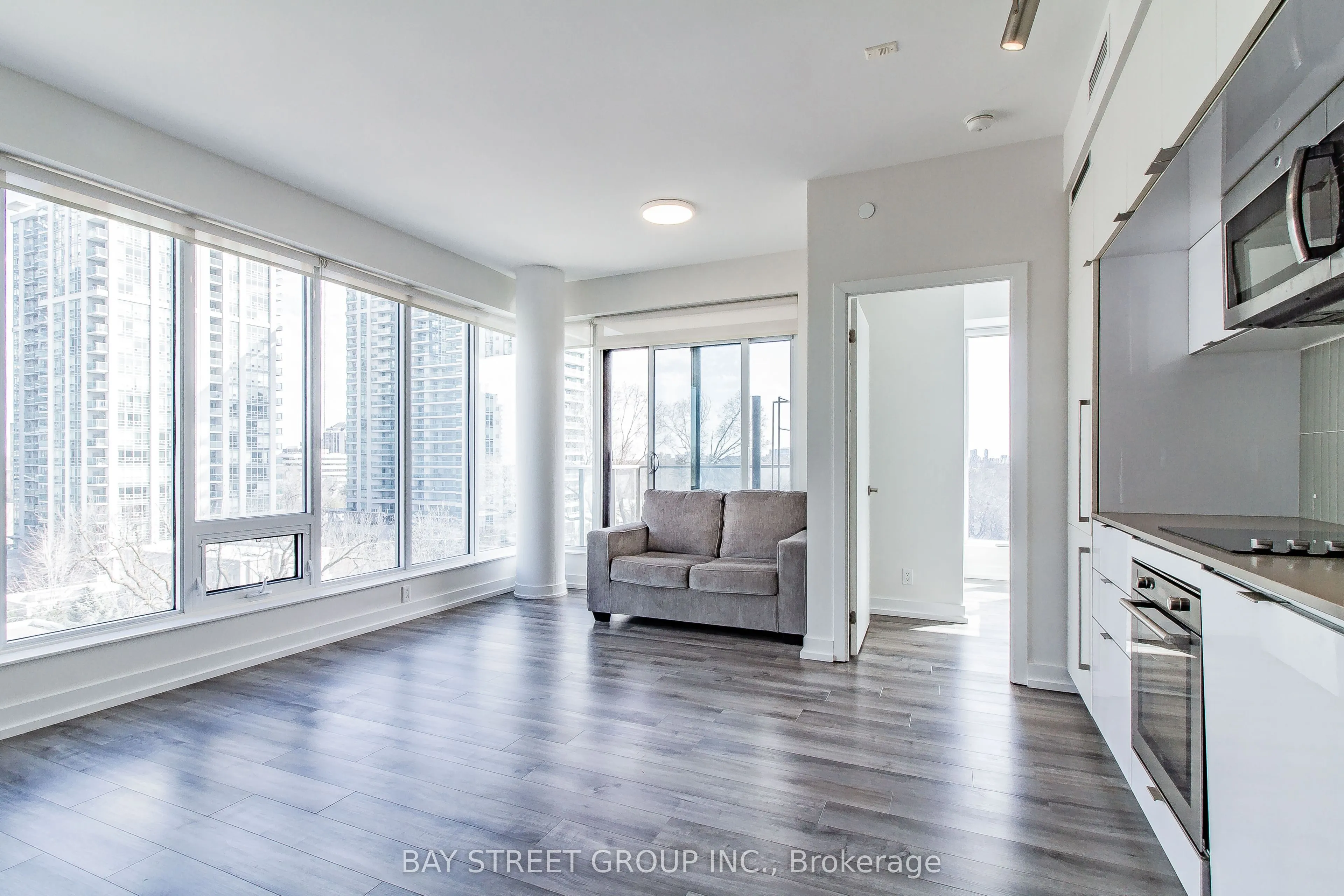 28 Avondale Avenue, #702 (2nd Bedroom)
