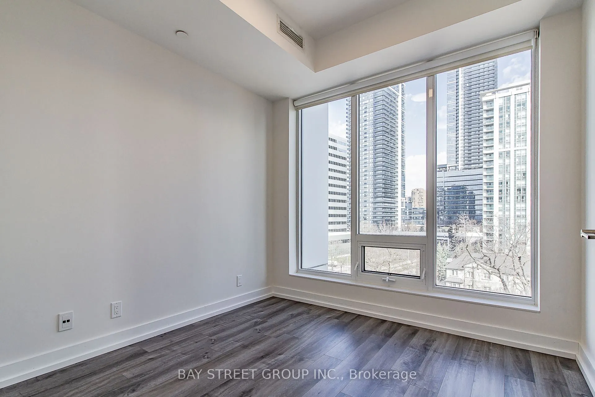 28 Avondale Avenue, #702 (2nd Bedroom)