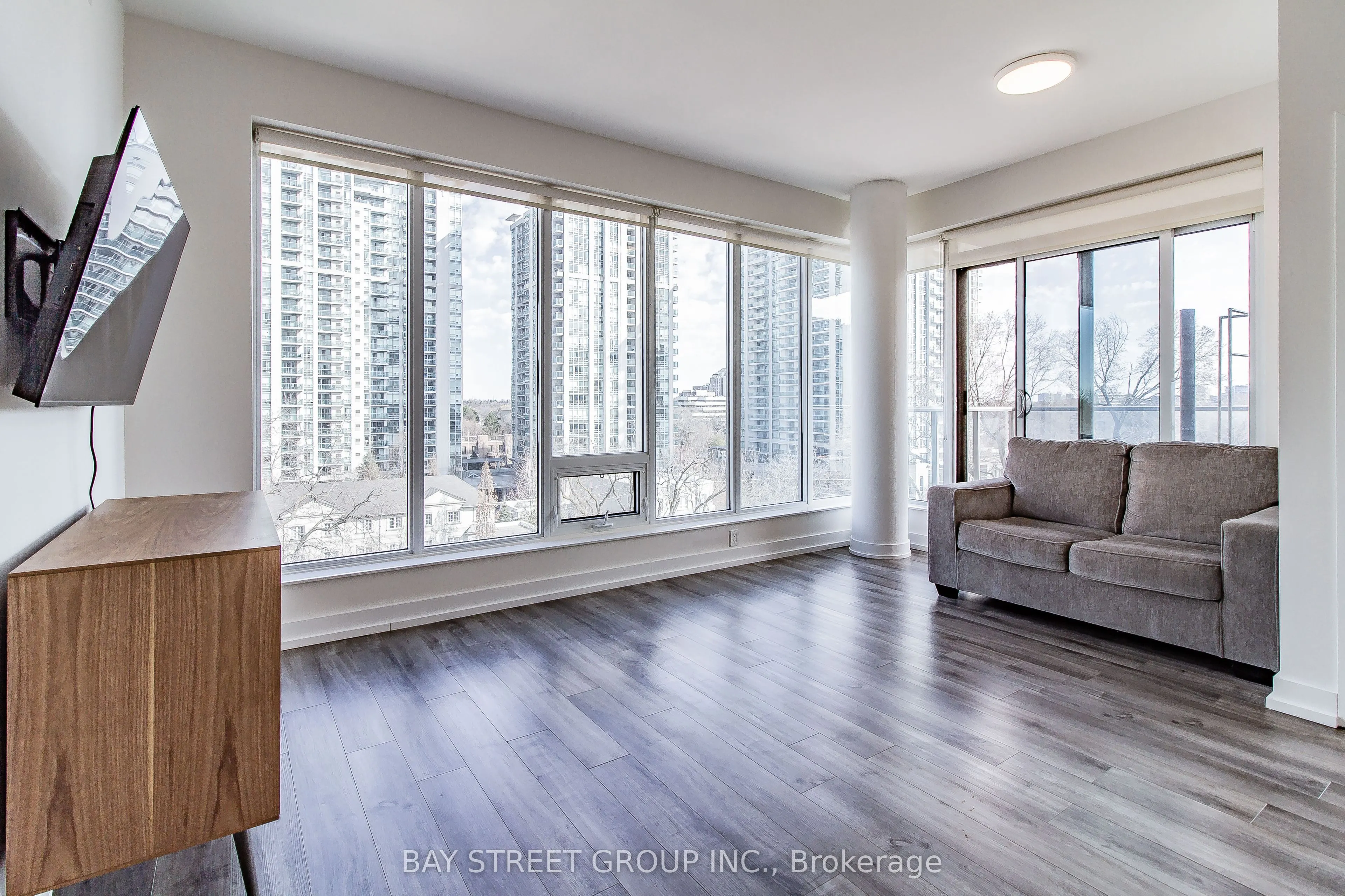 28 Avondale Avenue, #702 (2nd Bedroom)