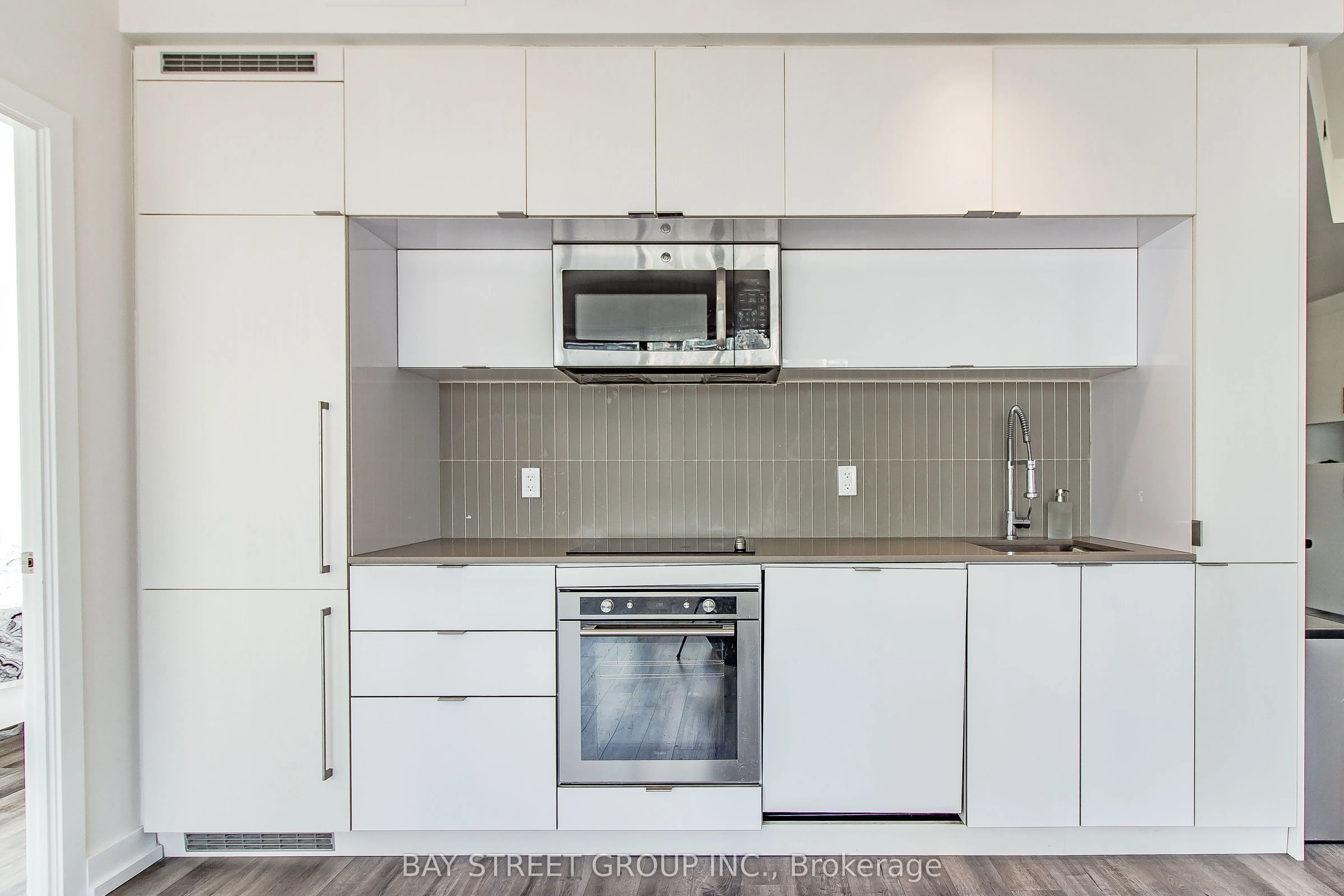 28 Avondale Avenue, #702 (2nd Bedroom)