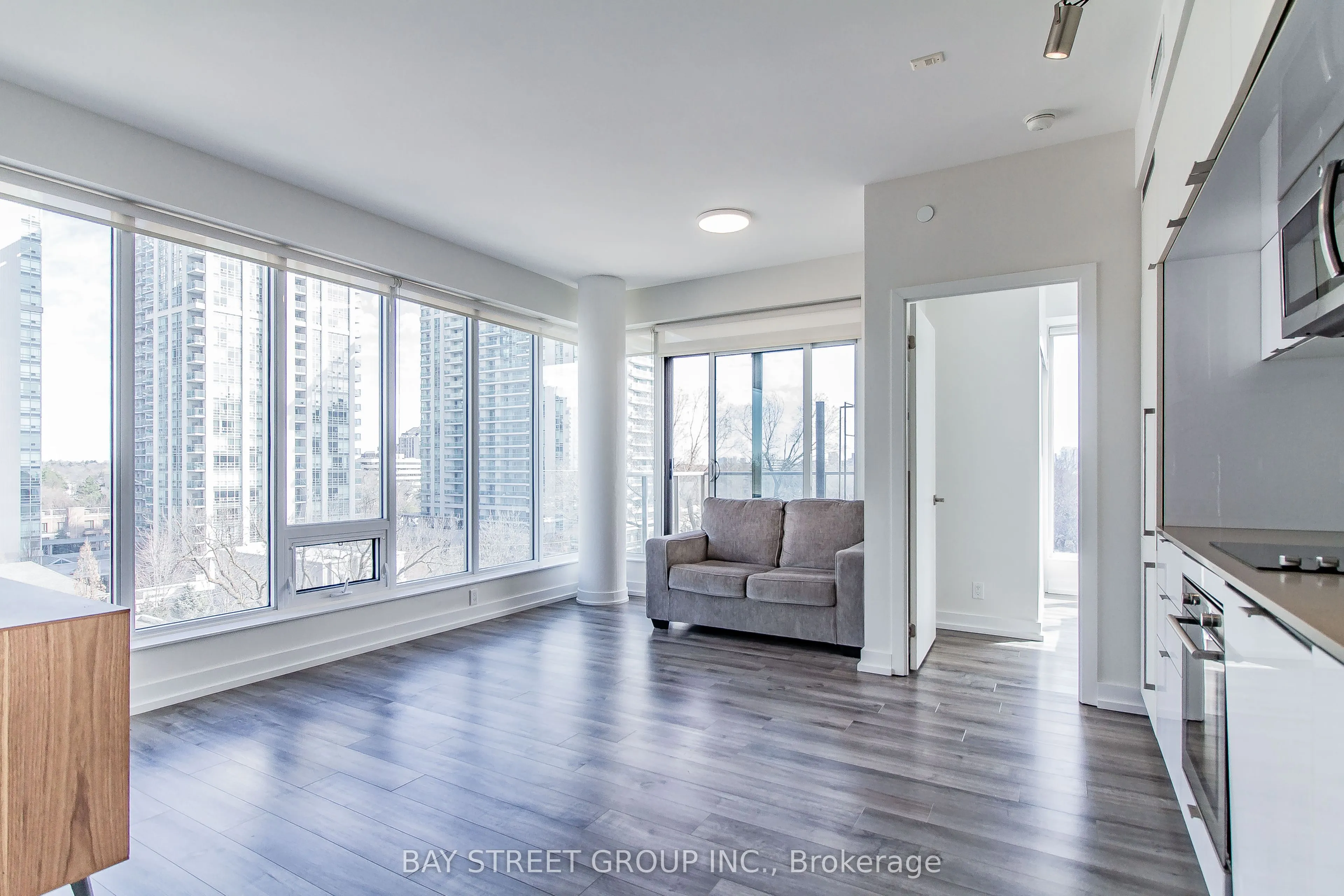 28 Avondale Avenue, #702 (2nd Bedroom)