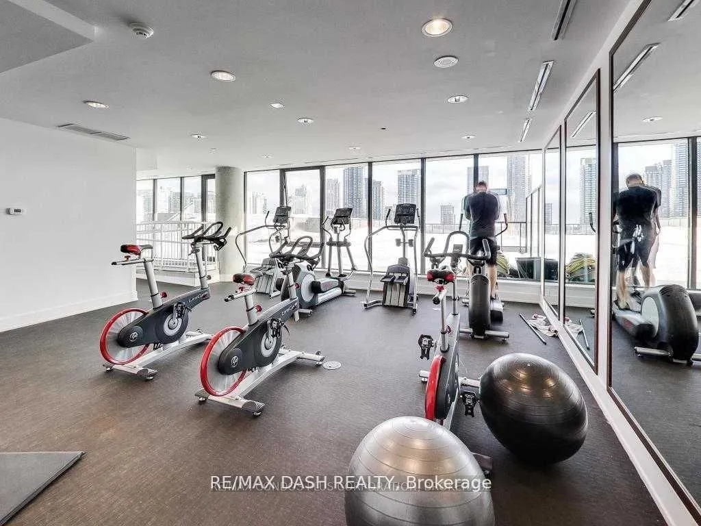 560 King Street W, #523