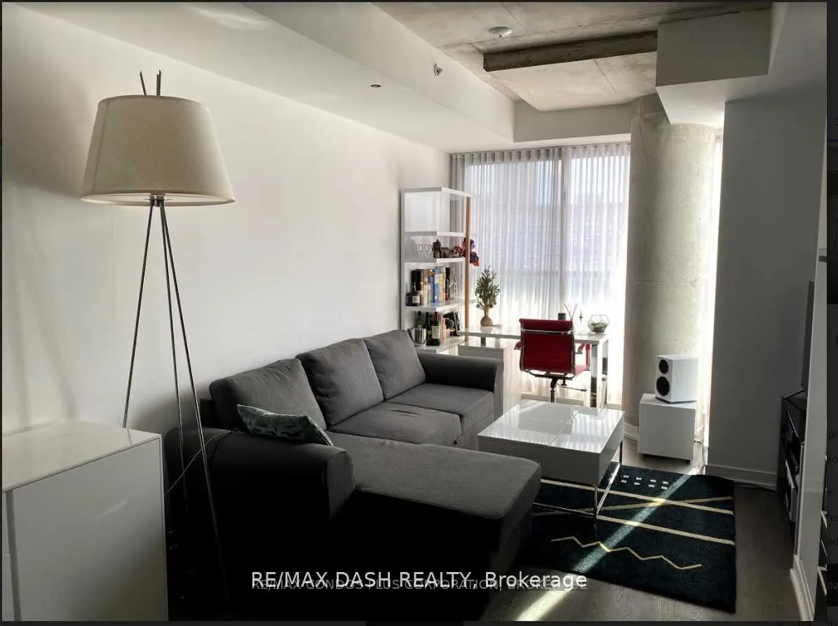 560 King Street W, #523