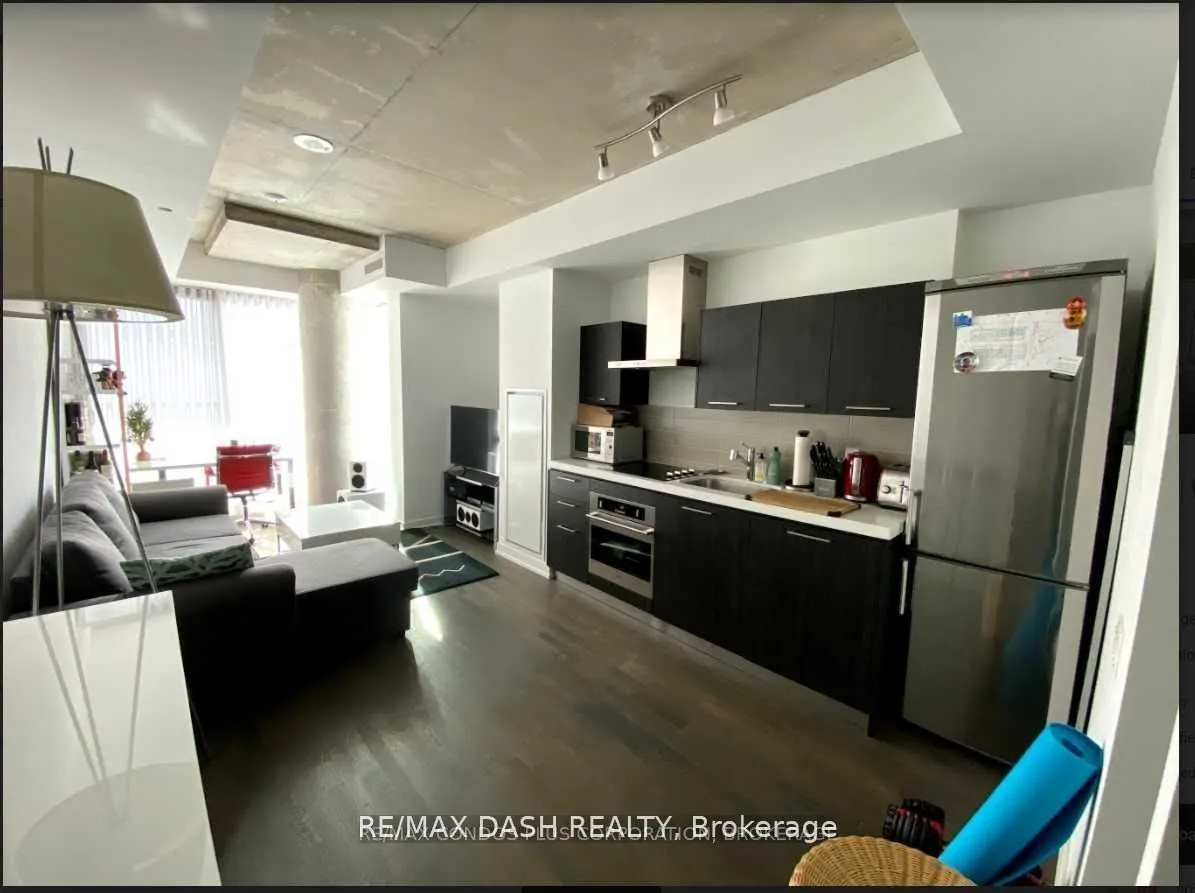 560 King Street W, #523