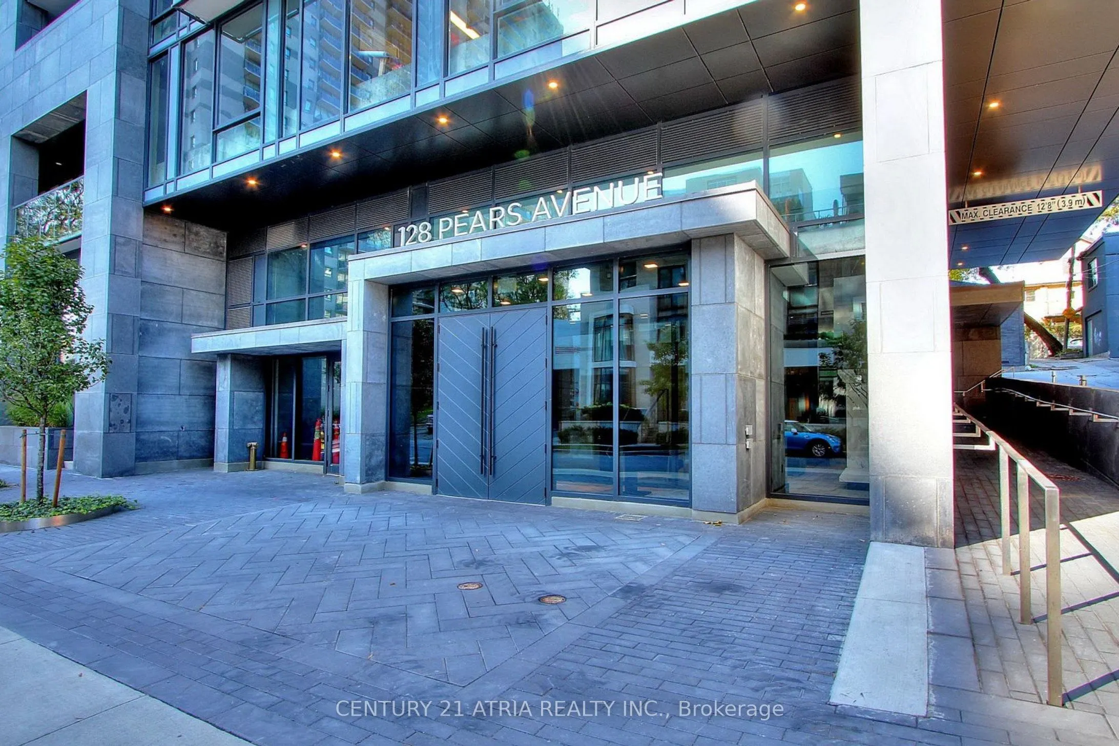 128 Pears Avenue, #305