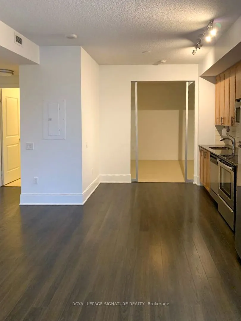 560 Front Street W, #826