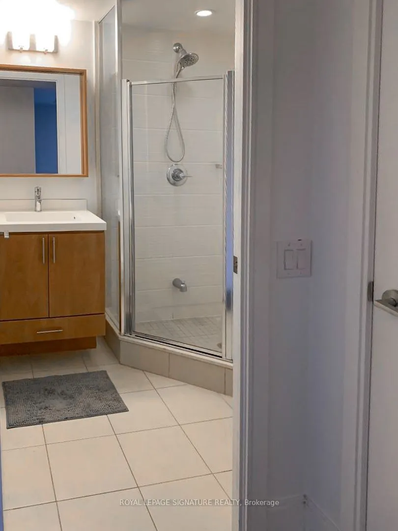 560 Front Street W, #826