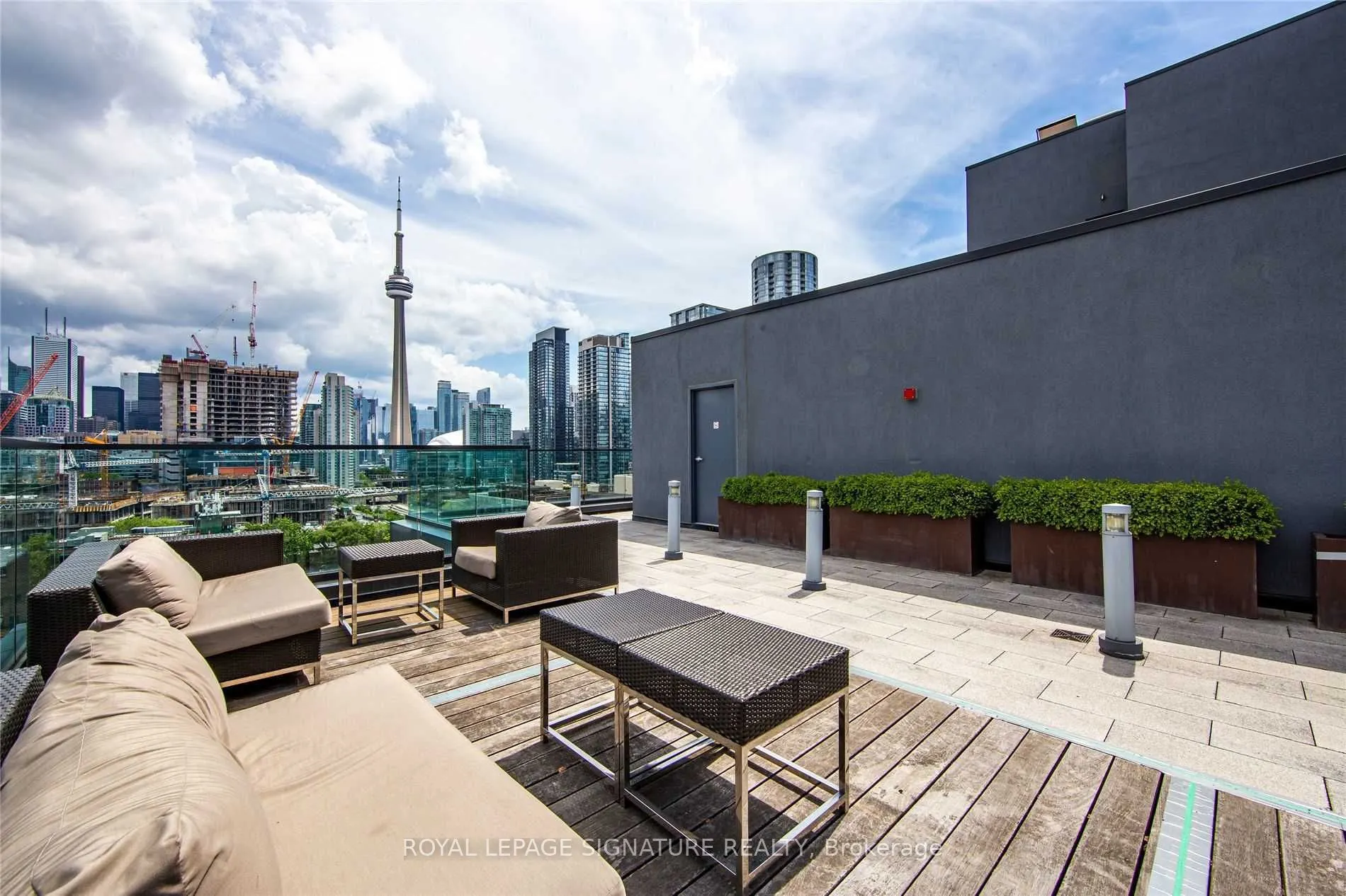 560 Front Street W, #826