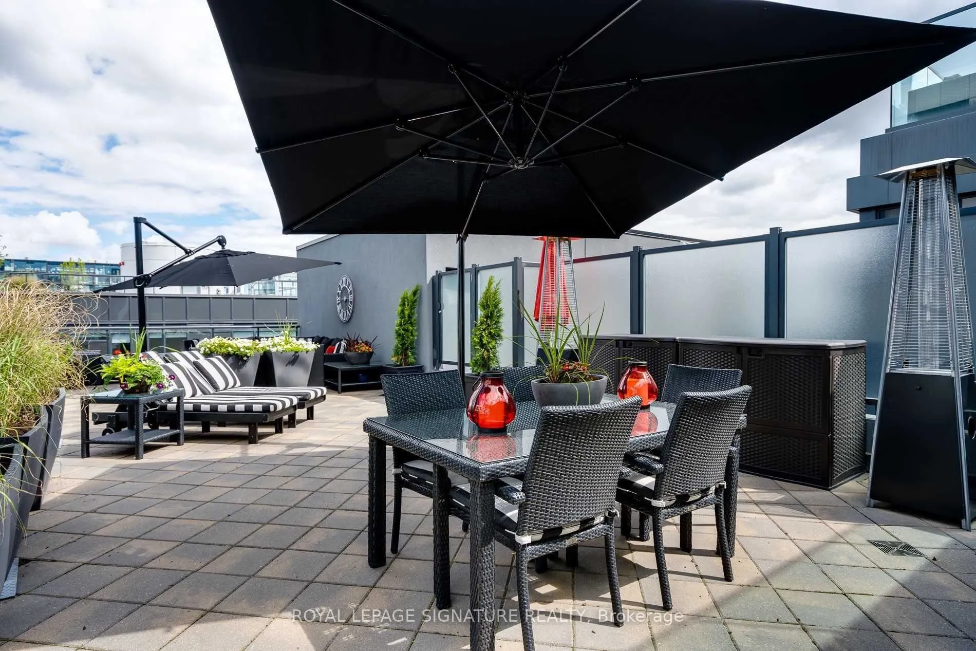560 Front Street W, #826