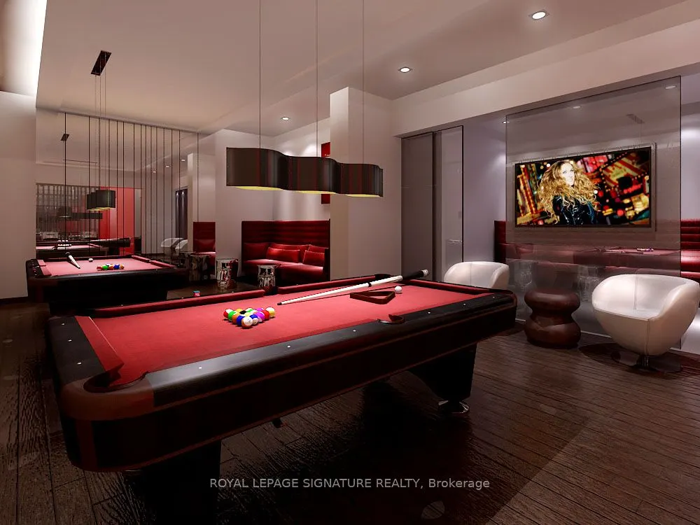 560 Front Street W, #826
