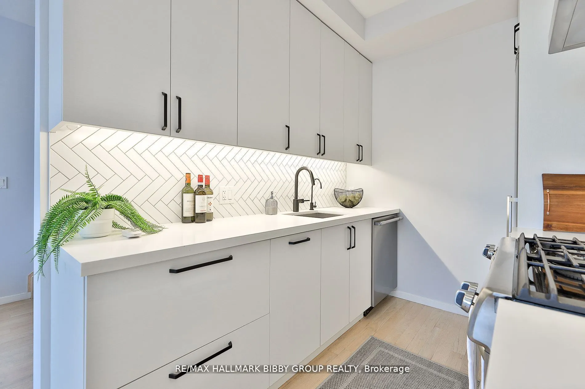 126 Spadina Road, #4