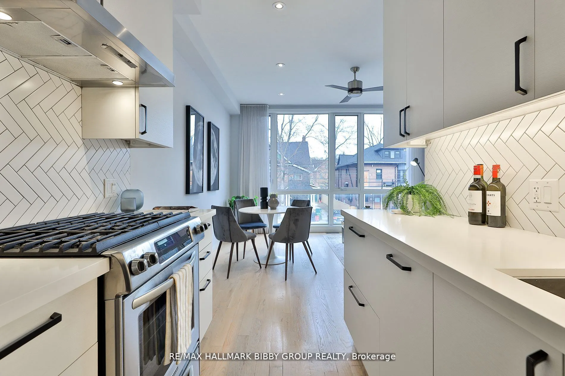 126 Spadina Road, #4