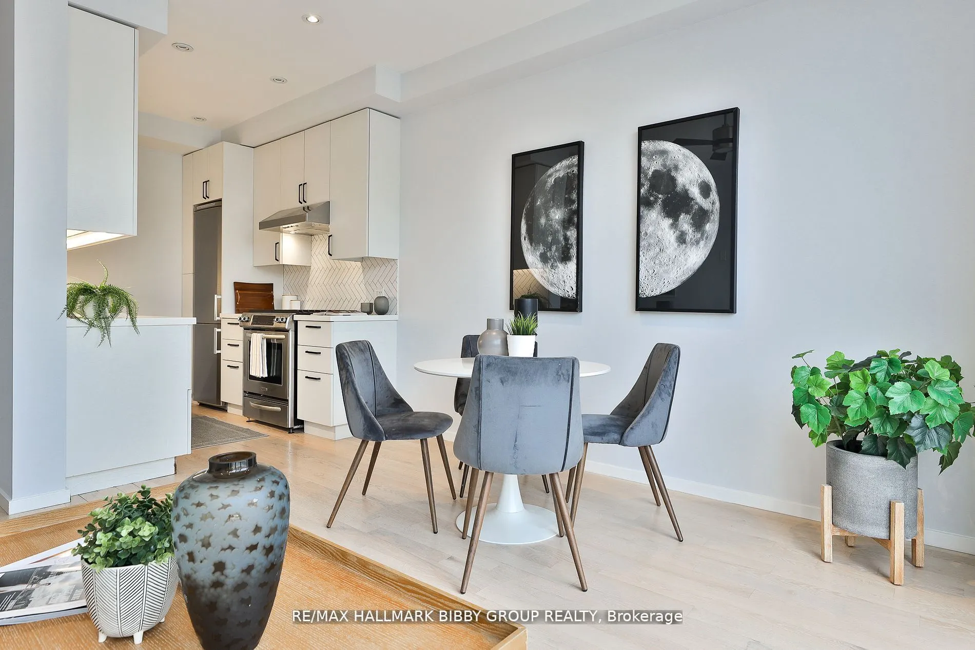 126 Spadina Road, #4