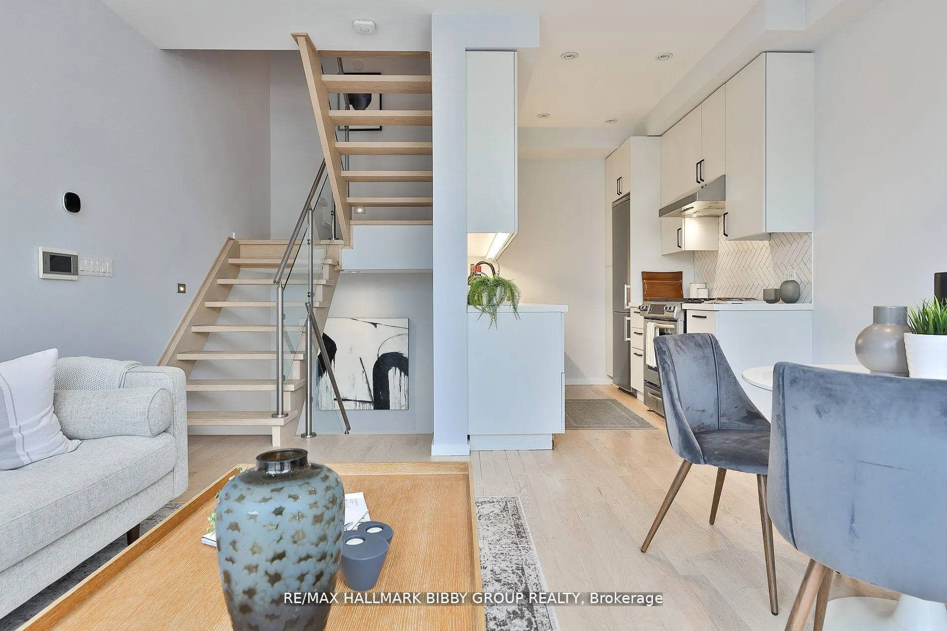 126 Spadina Road, #4