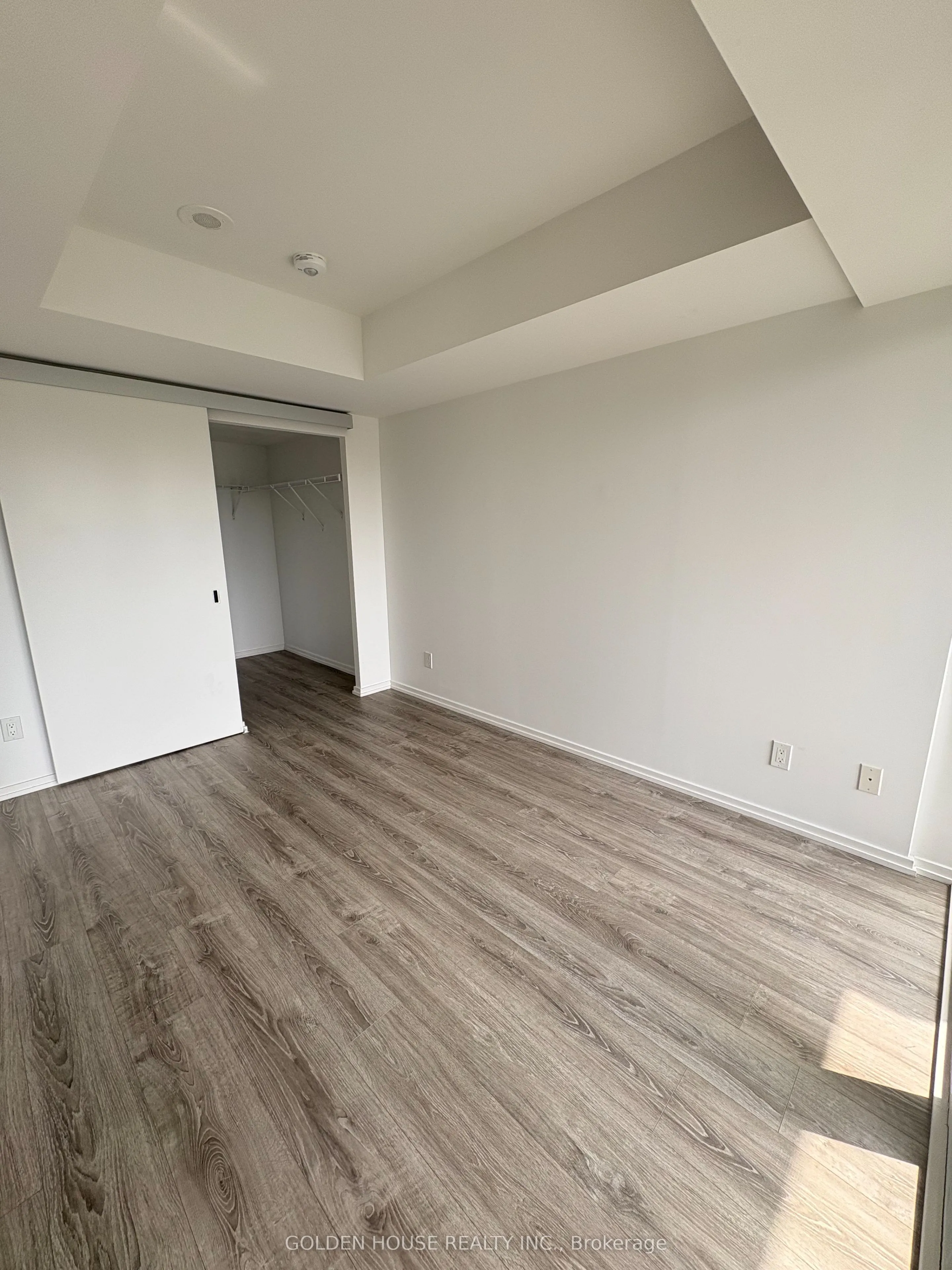 8 Hillsdale Avenue E, #735