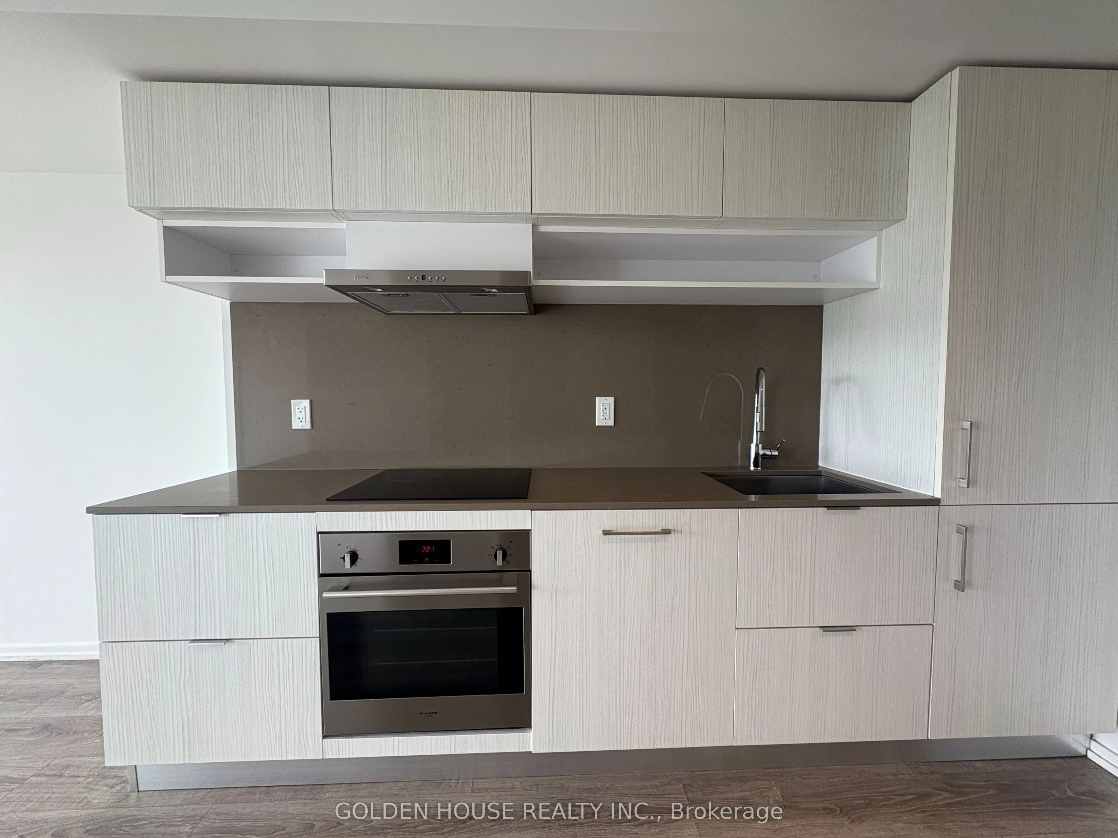 8 Hillsdale Avenue E, #735
