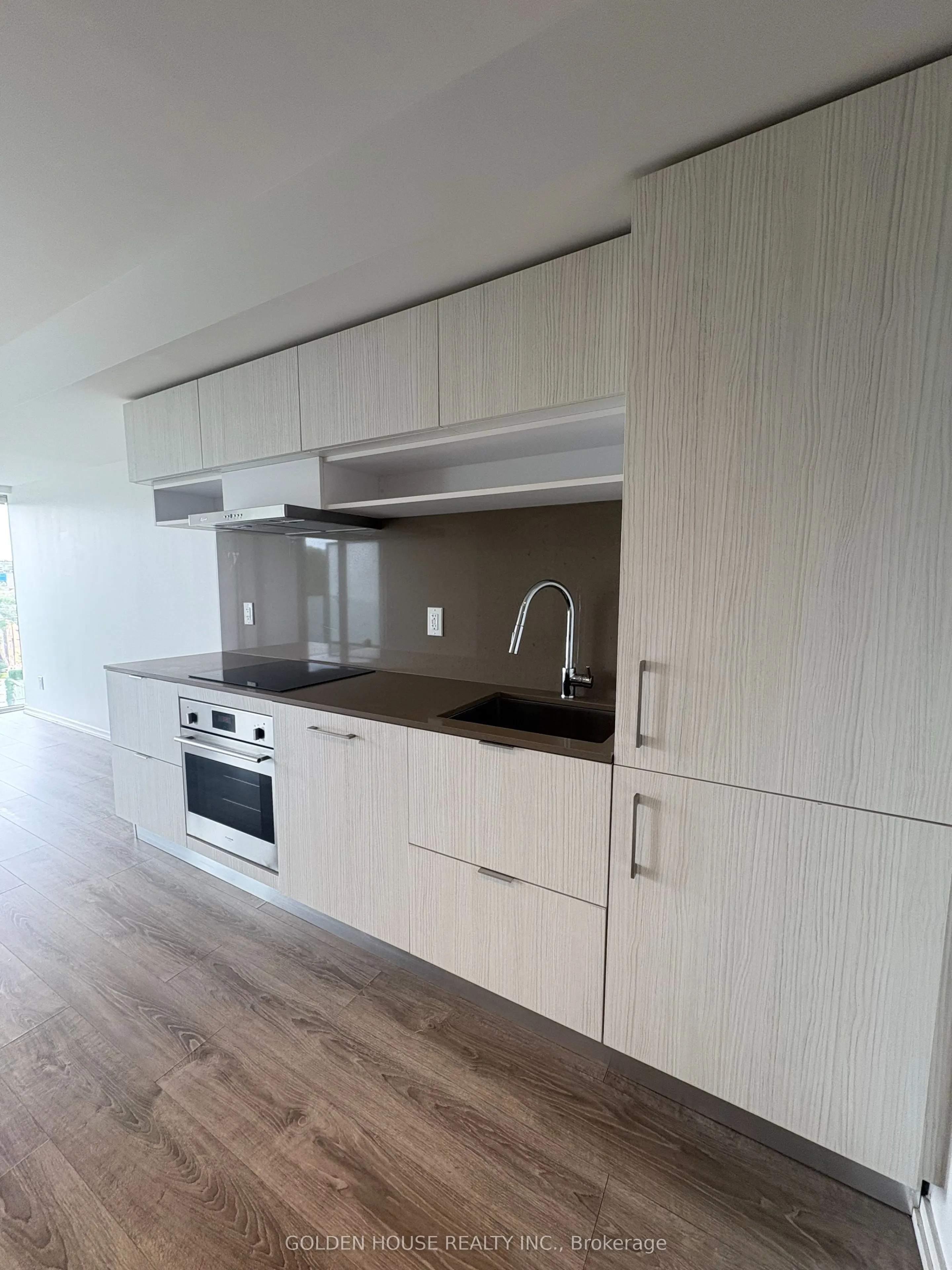 8 Hillsdale Avenue E, #735