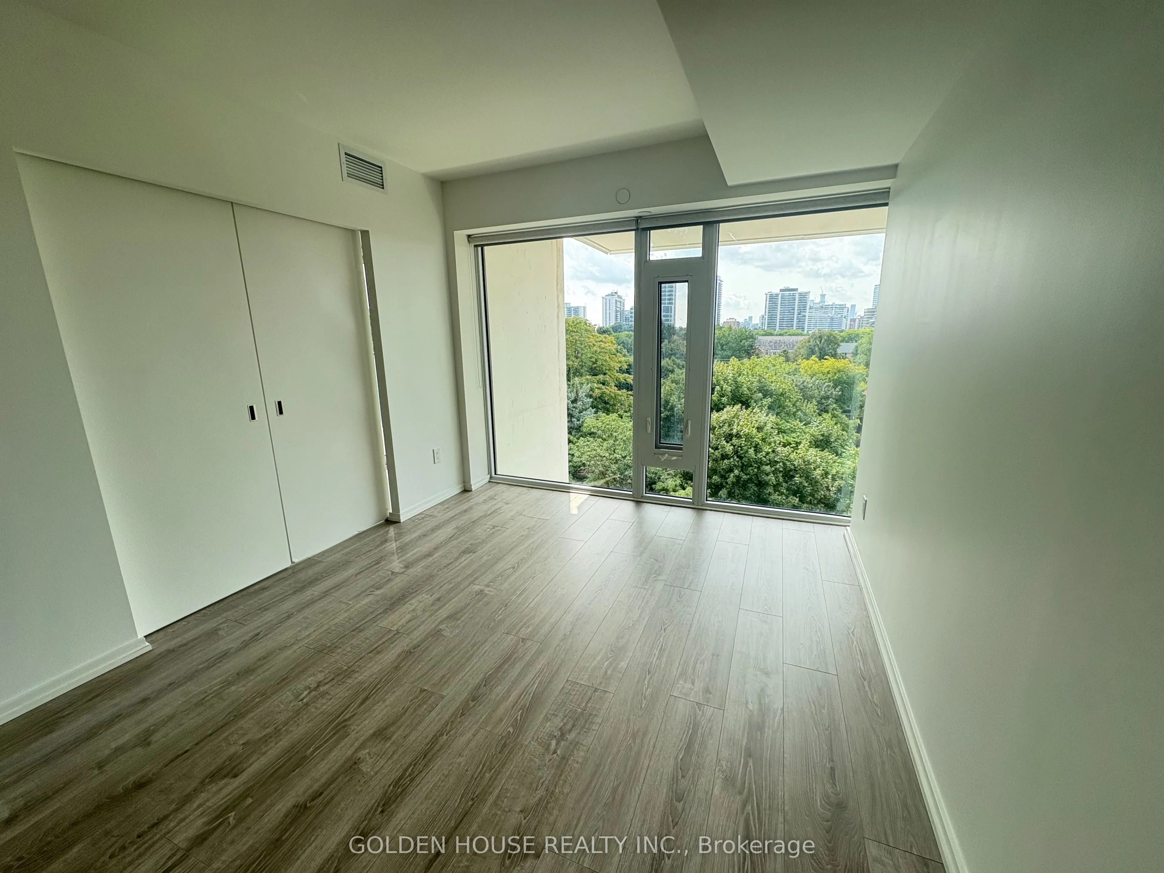8 Hillsdale Avenue E, #735