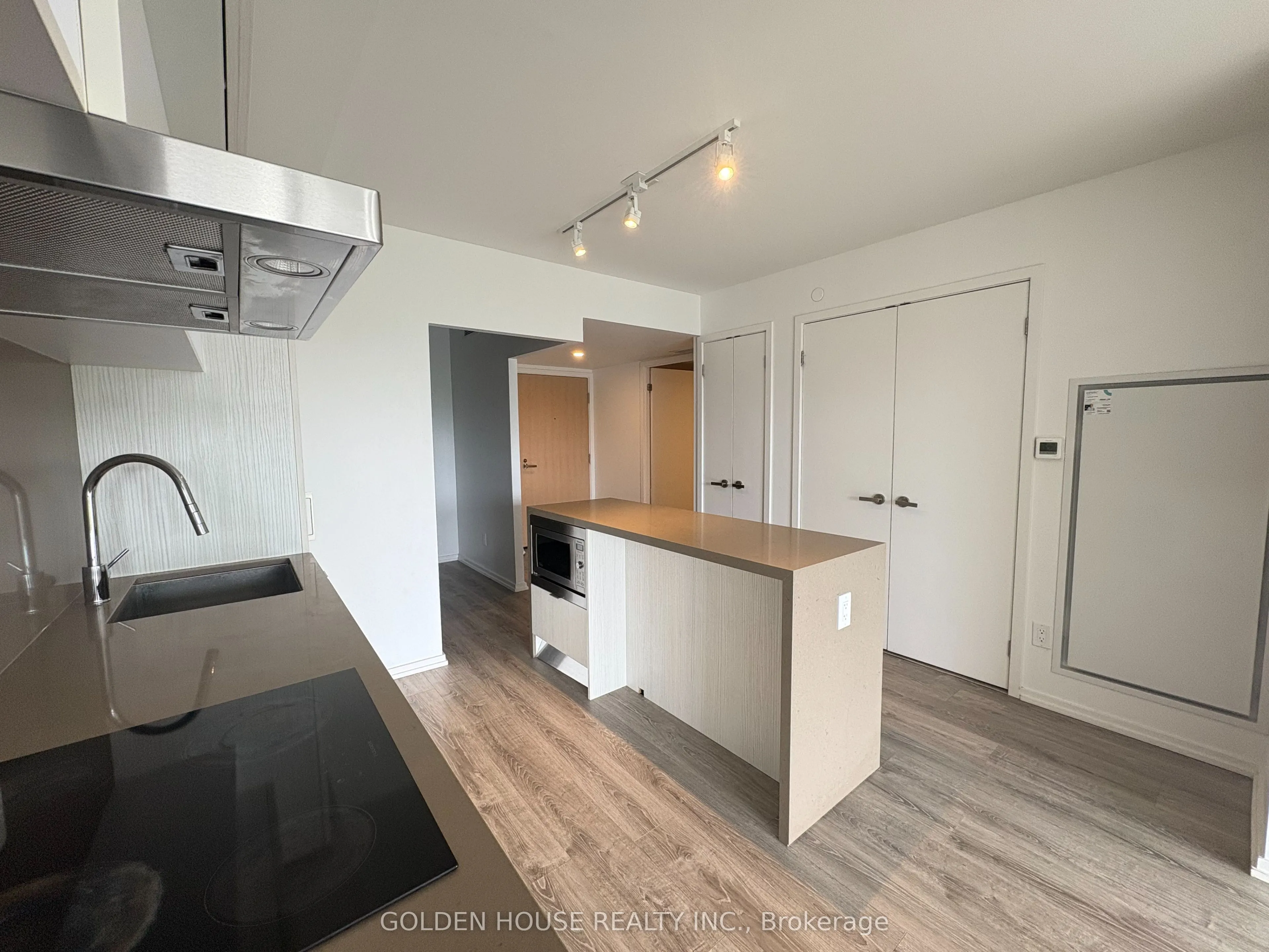 8 Hillsdale Avenue E, #735