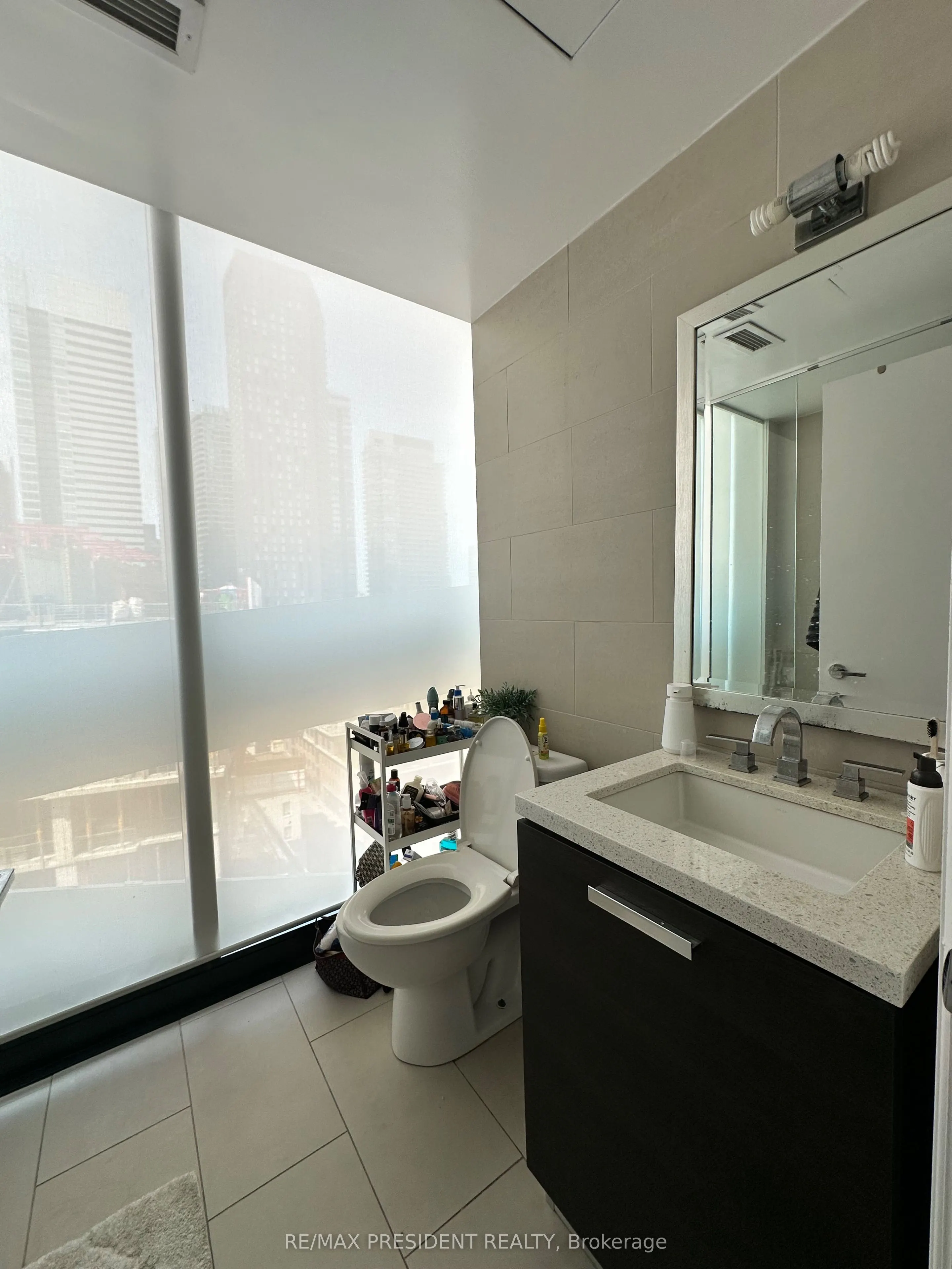 224 King Street W, #1307