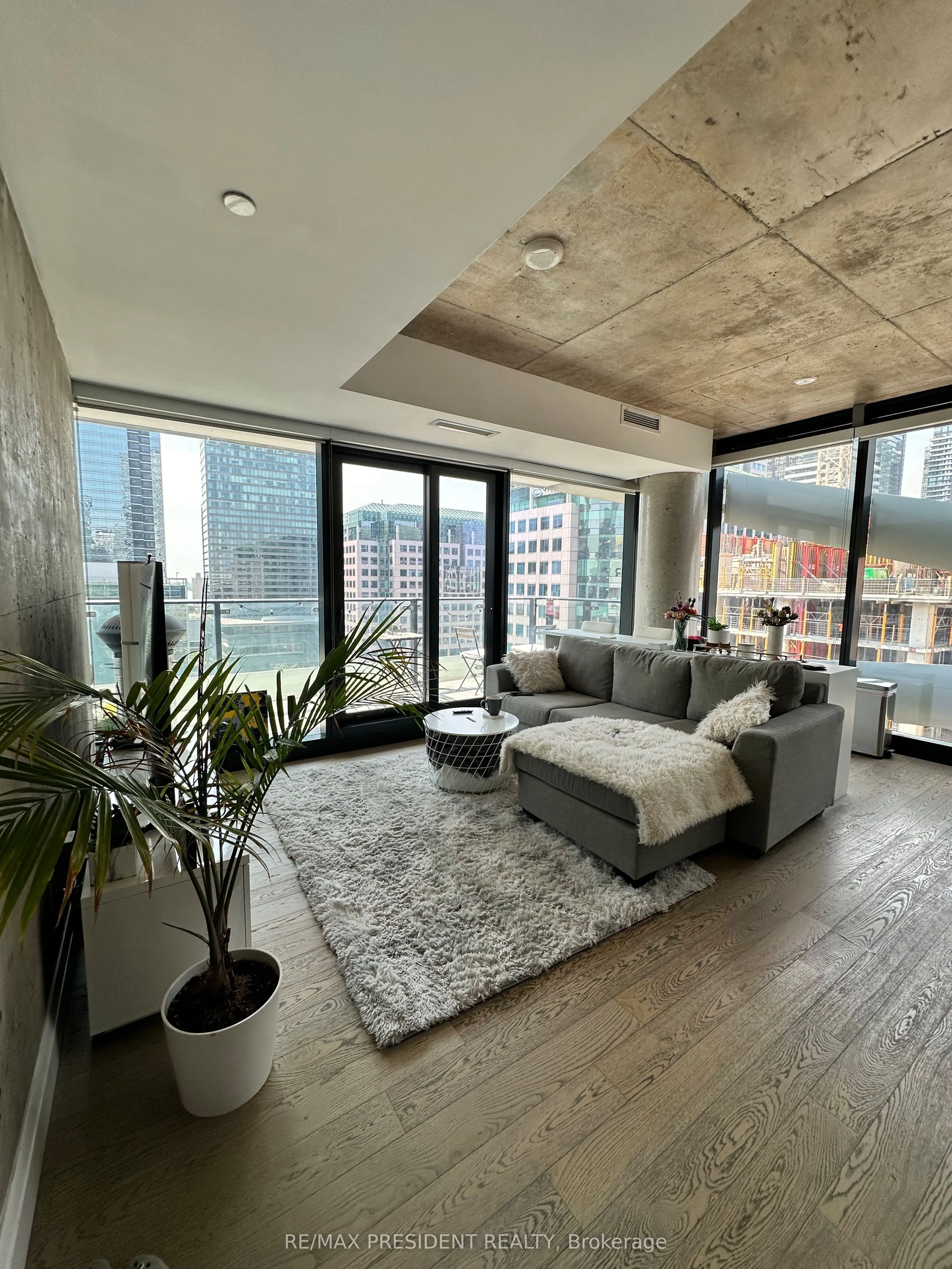 224 King Street W, #1307