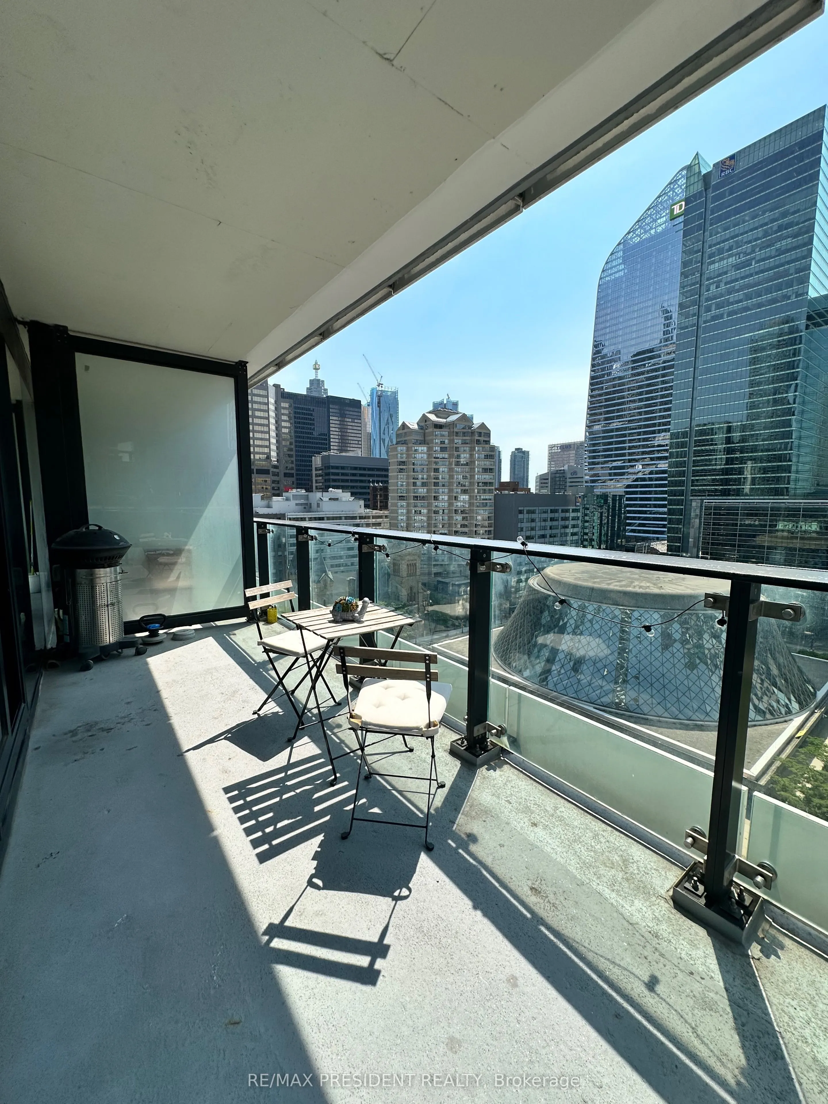 224 King Street W, #1307