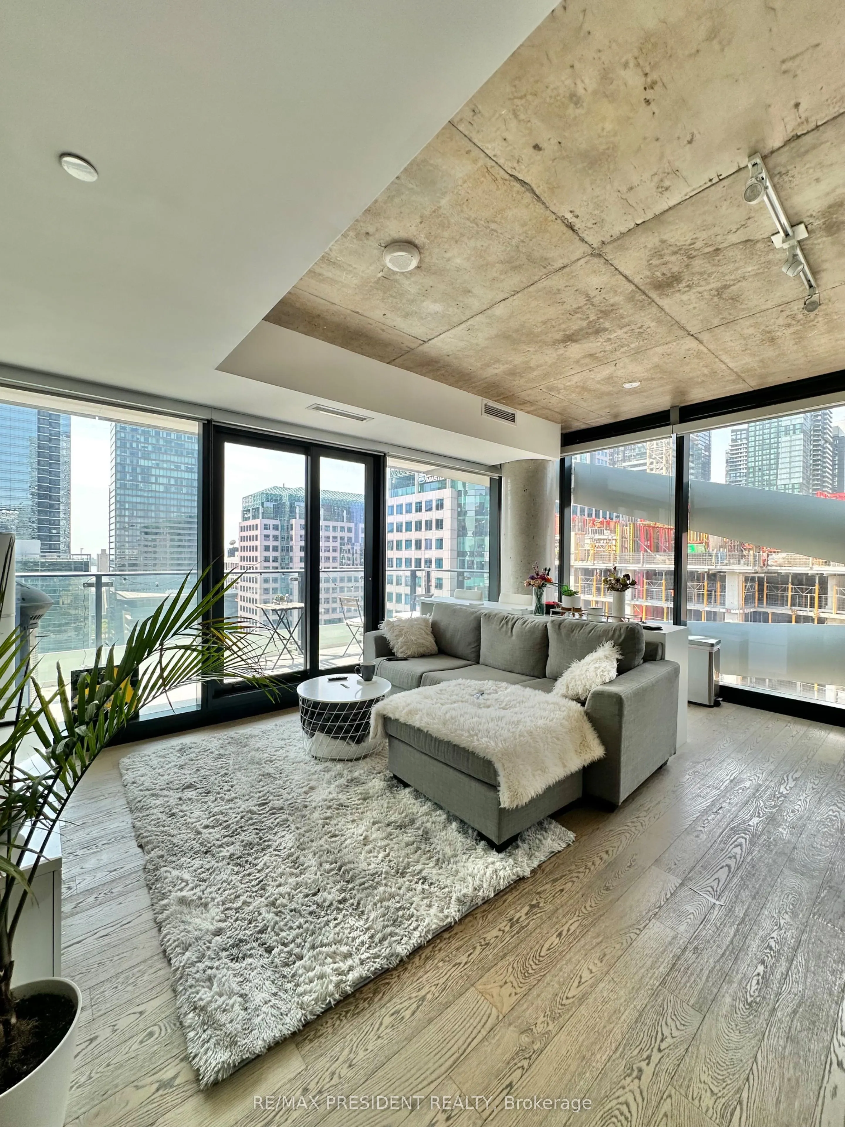 224 King Street W, #1307