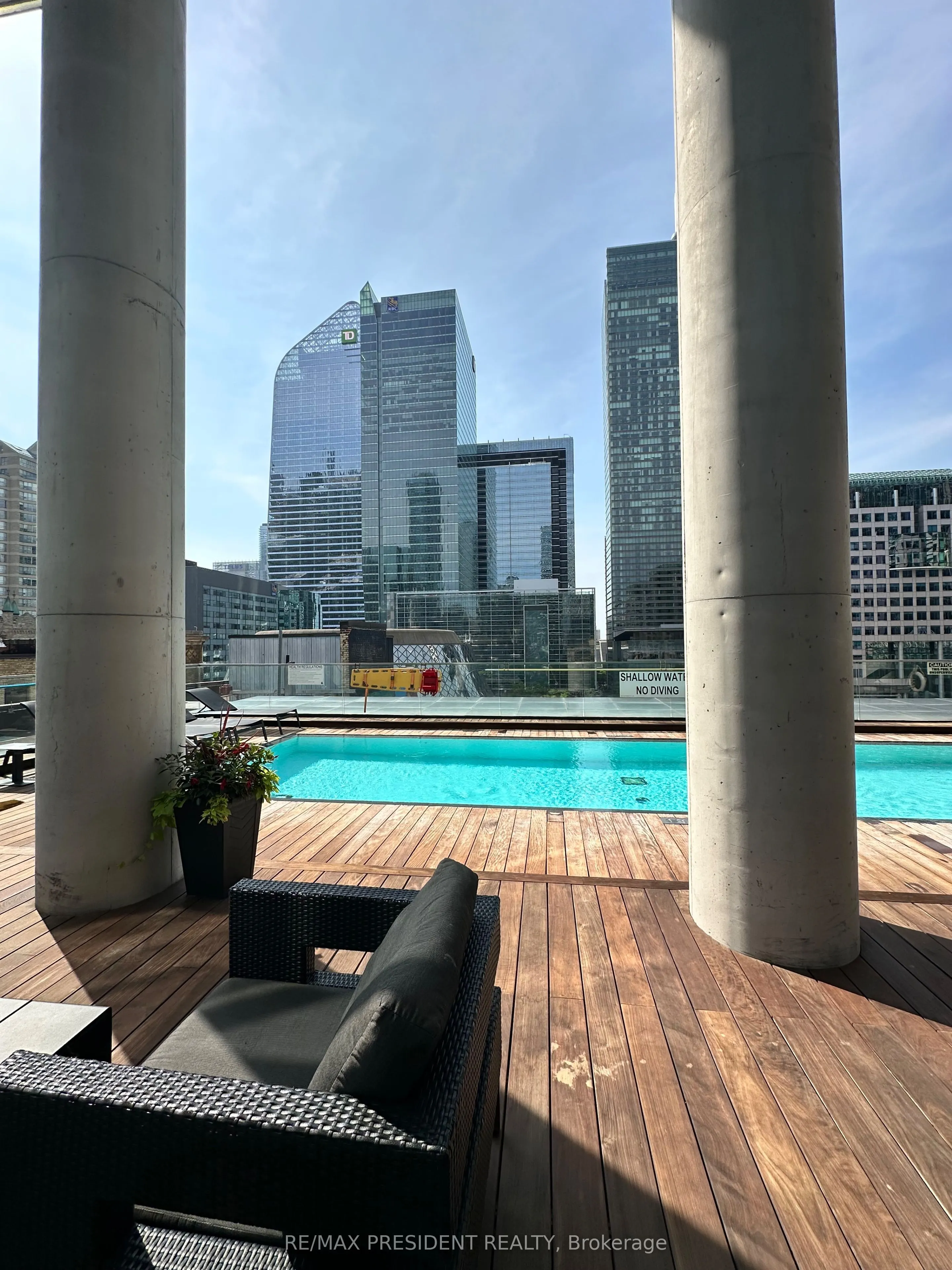 224 King Street W, #1307