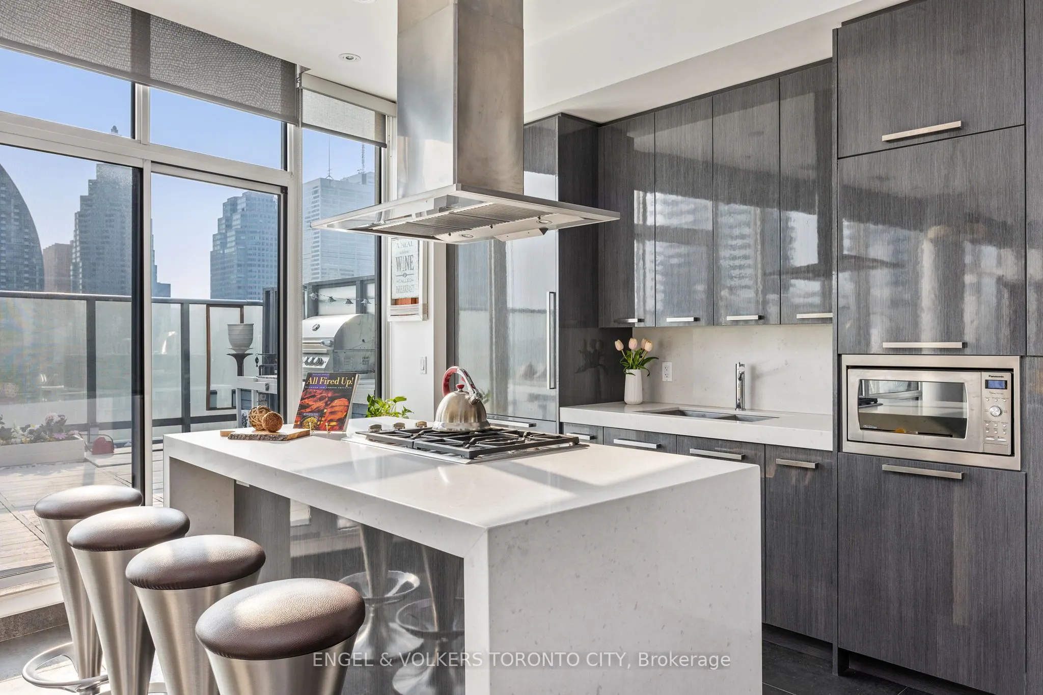 1 Market Street, #PH3301