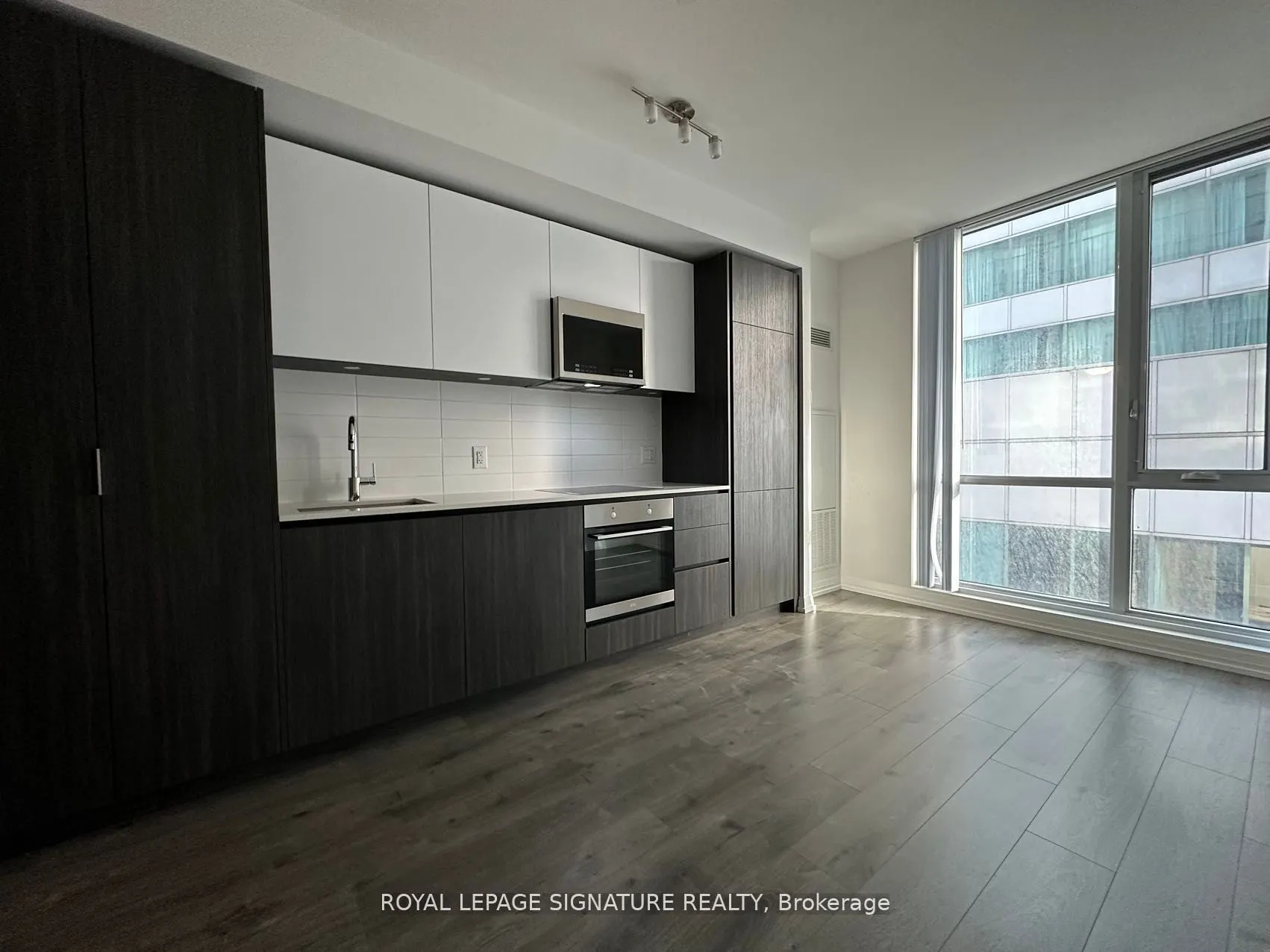 8 Widmer Street, #1211