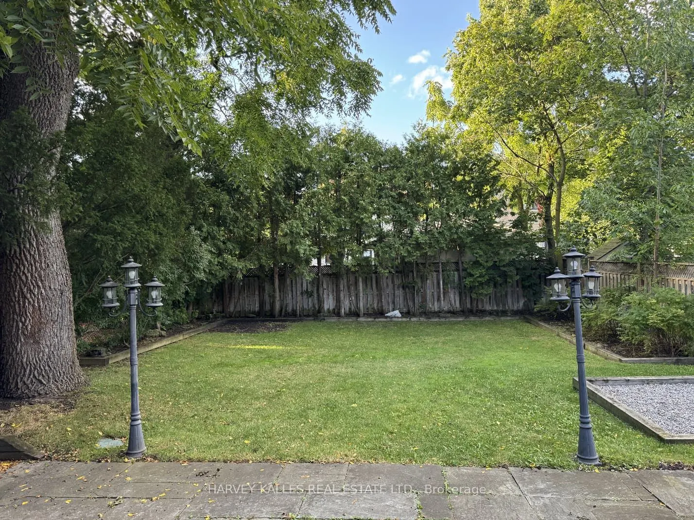 318 Lytton Boulevard