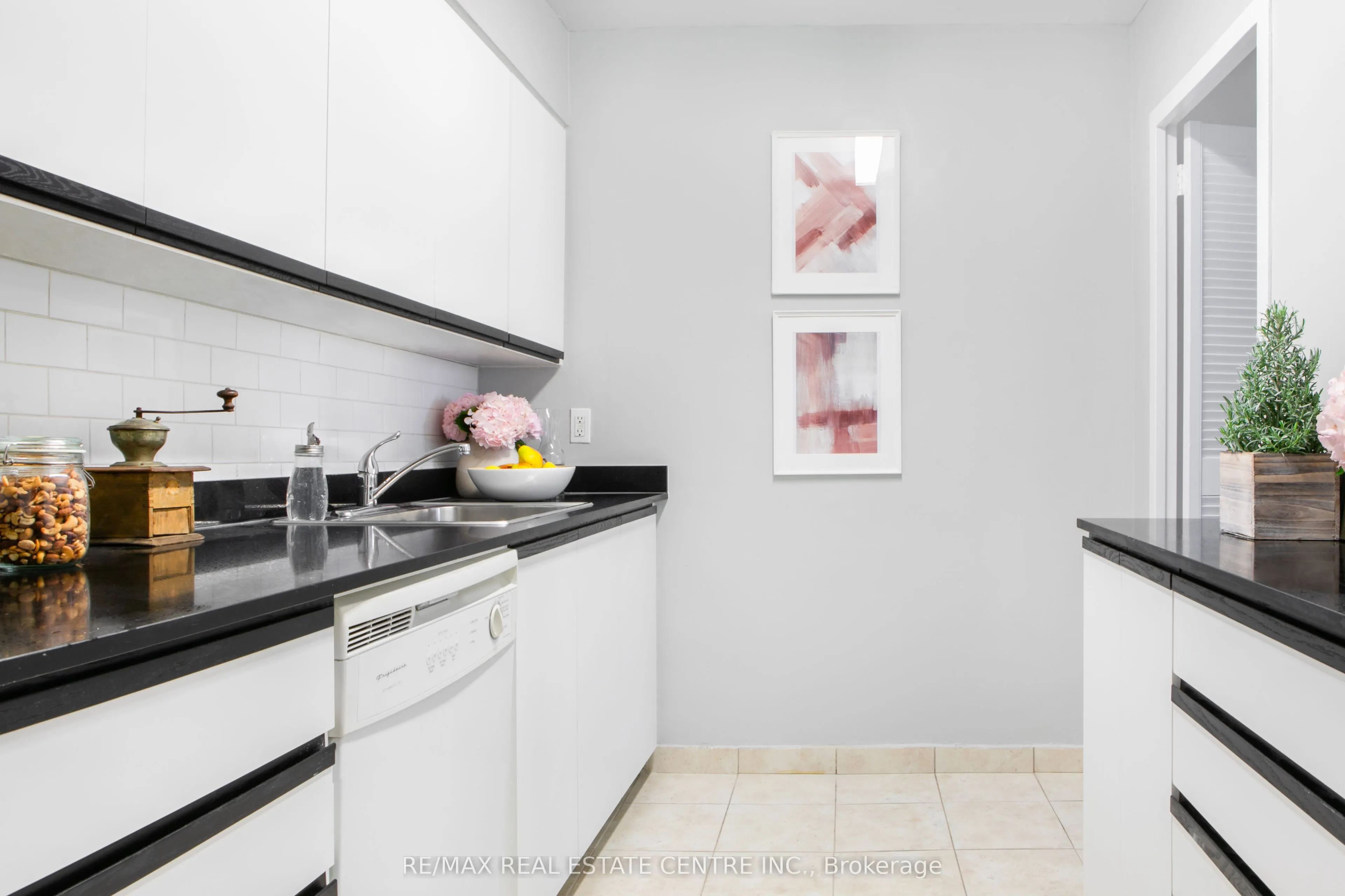 150 Graydon Hall Drive, #1808
