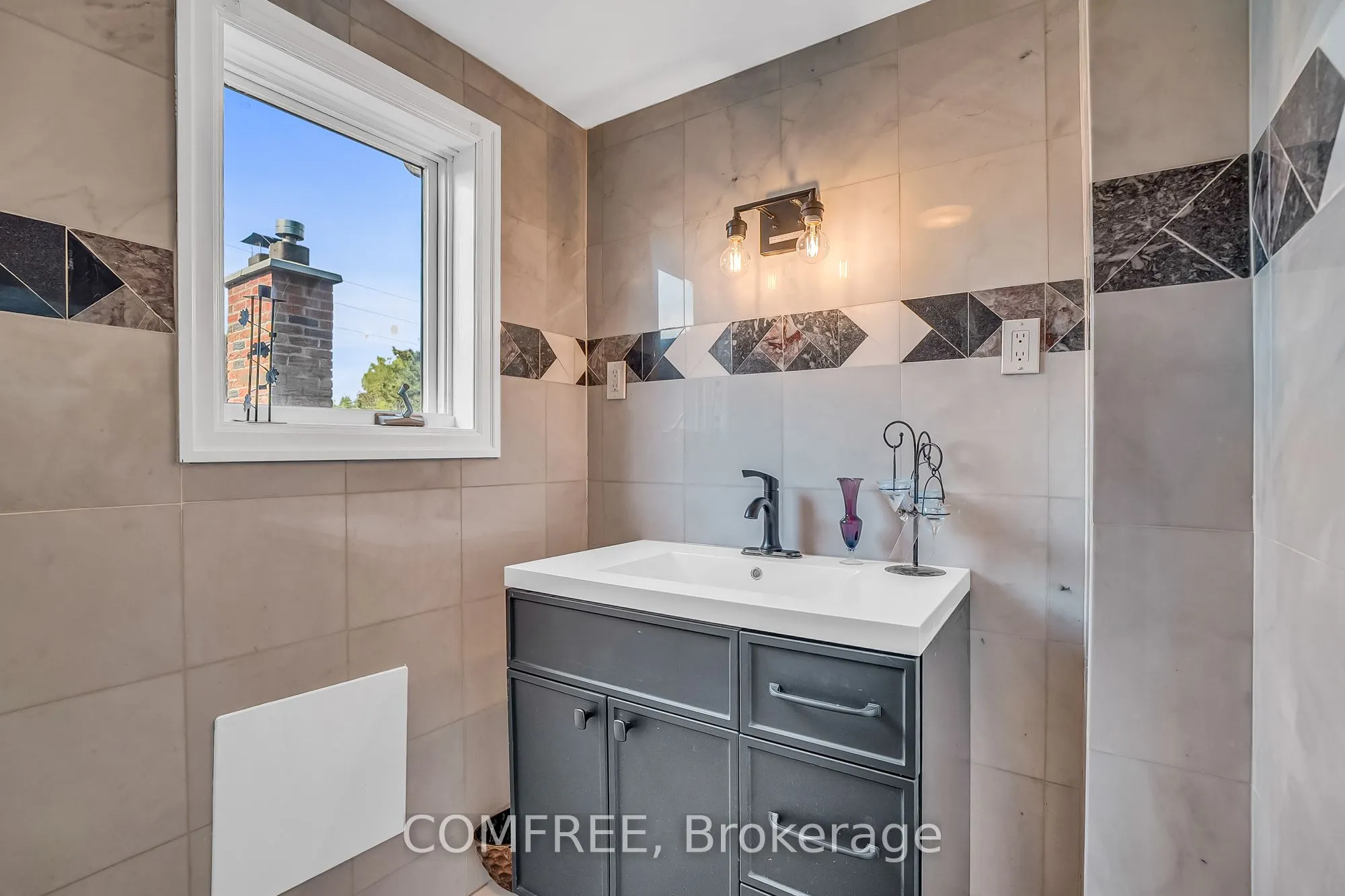 759 Eglinton Avenue E