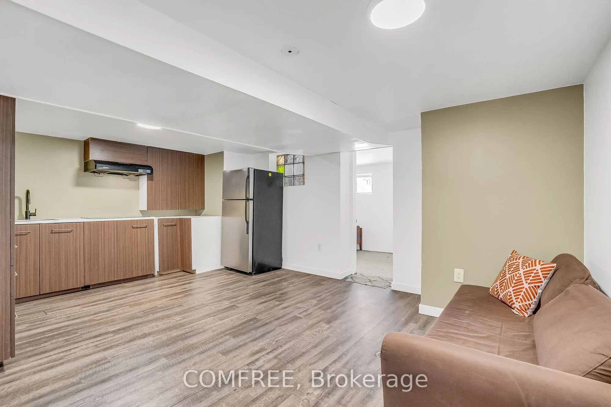759 Eglinton Avenue E