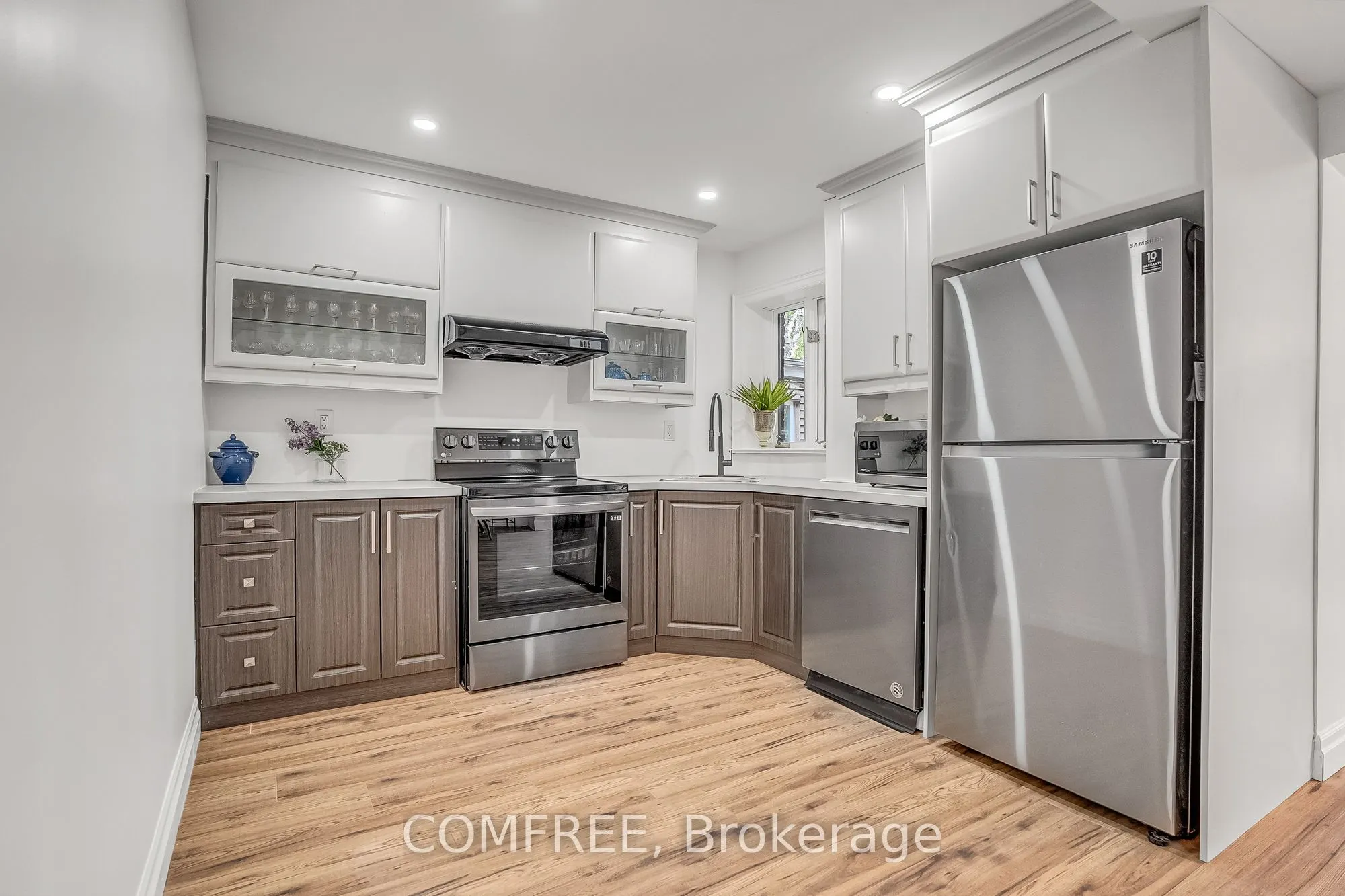 759 Eglinton Avenue E