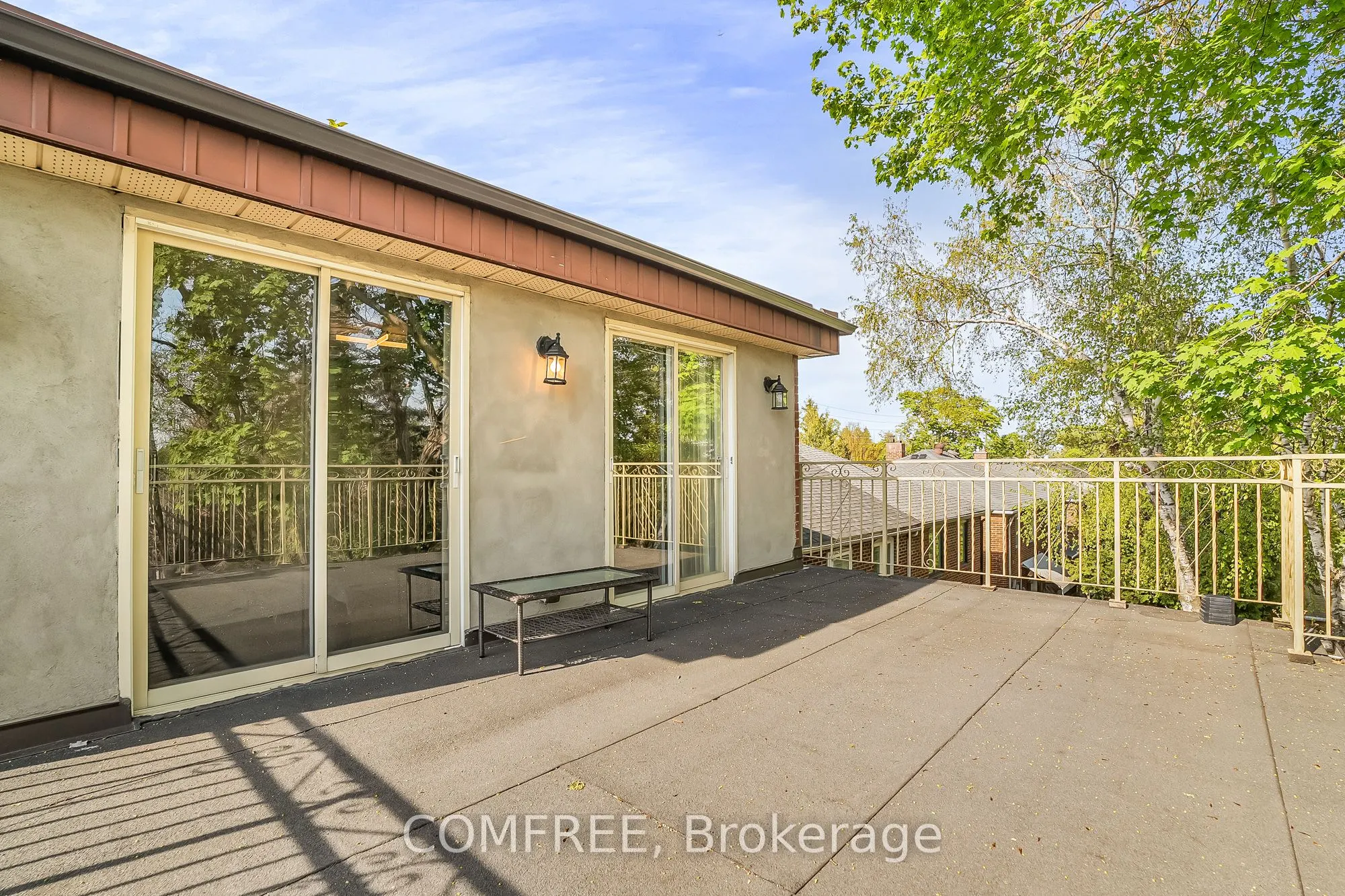 759 Eglinton Avenue E