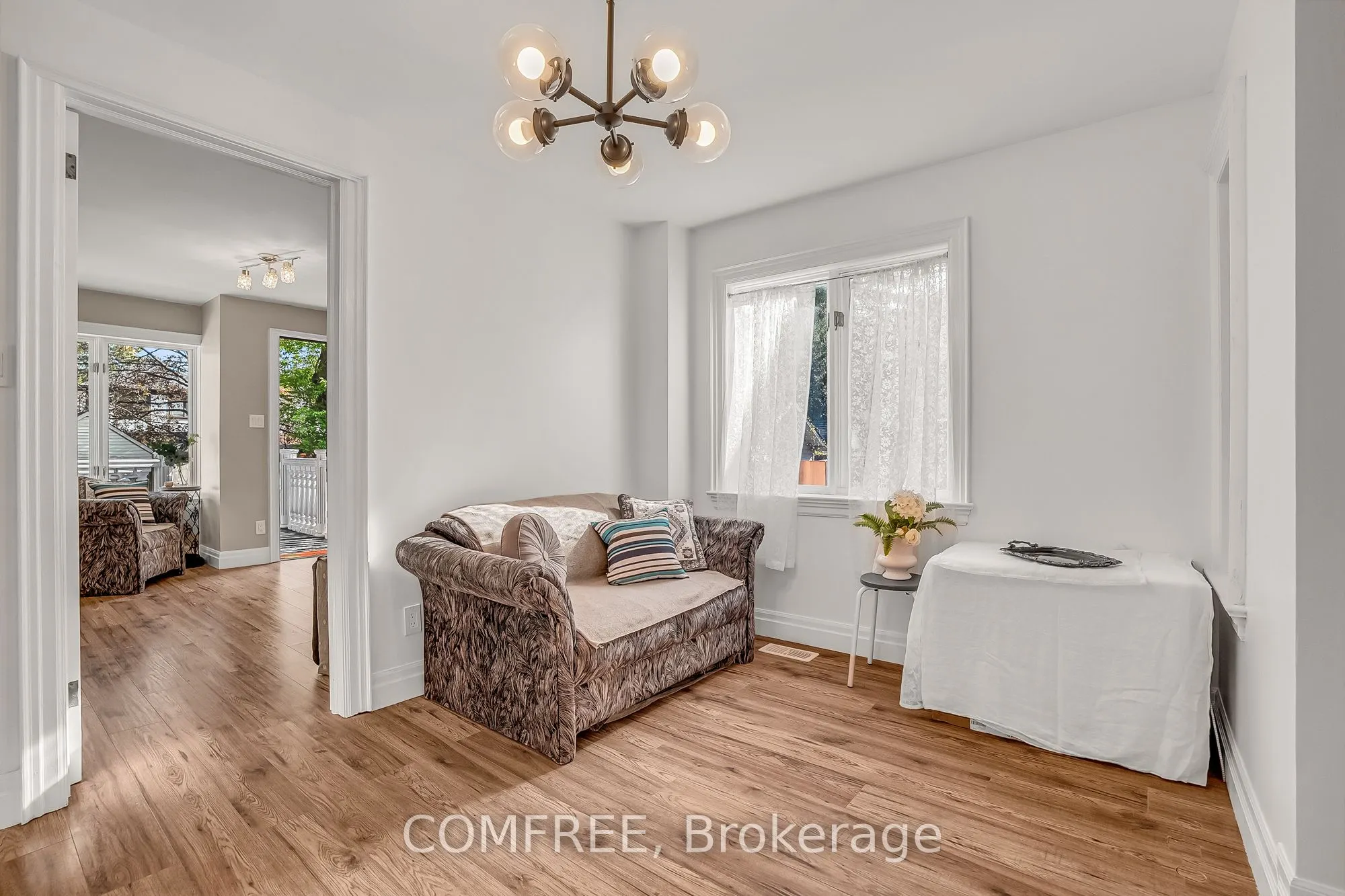 759 Eglinton Avenue E
