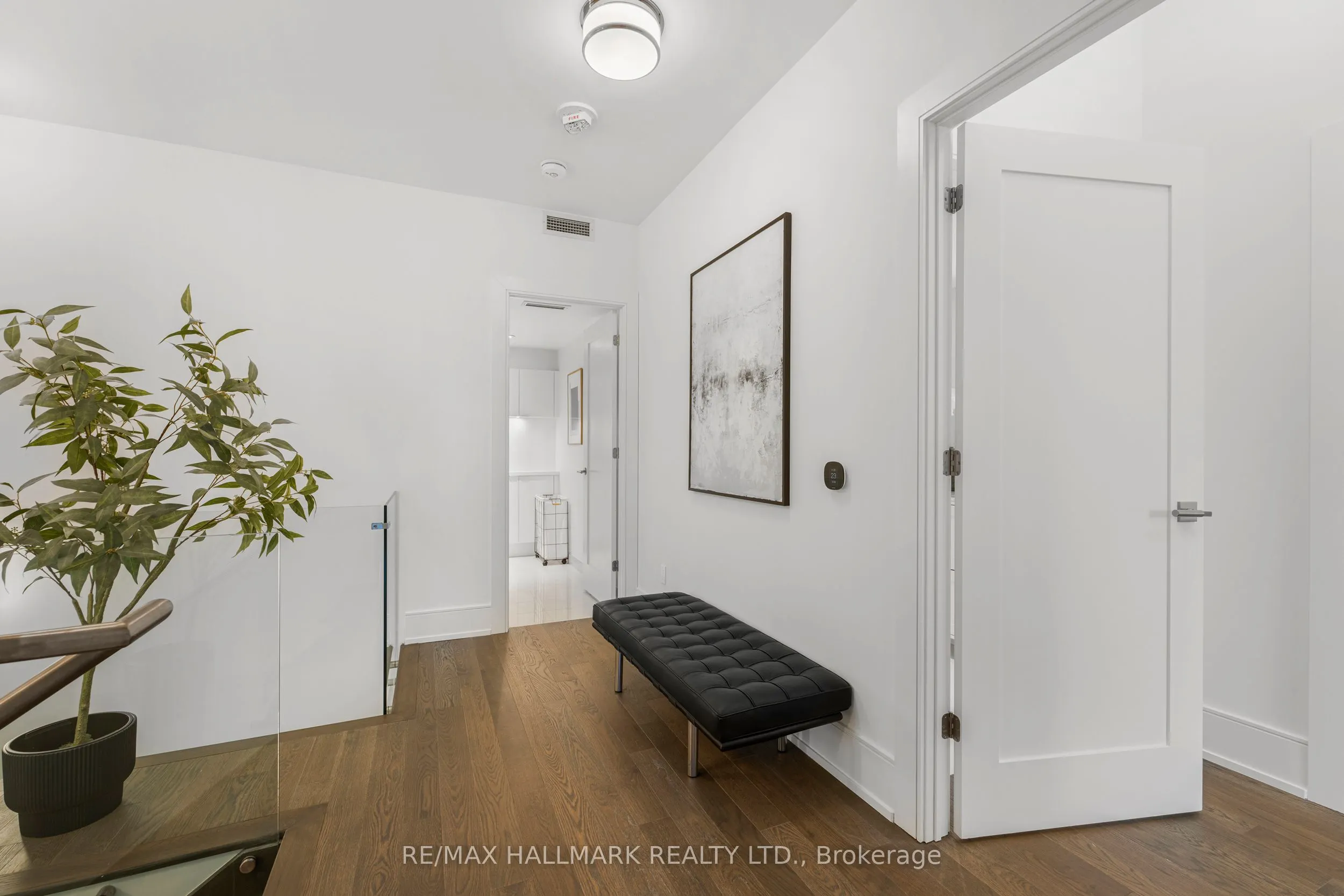 480 Front Street W, #516