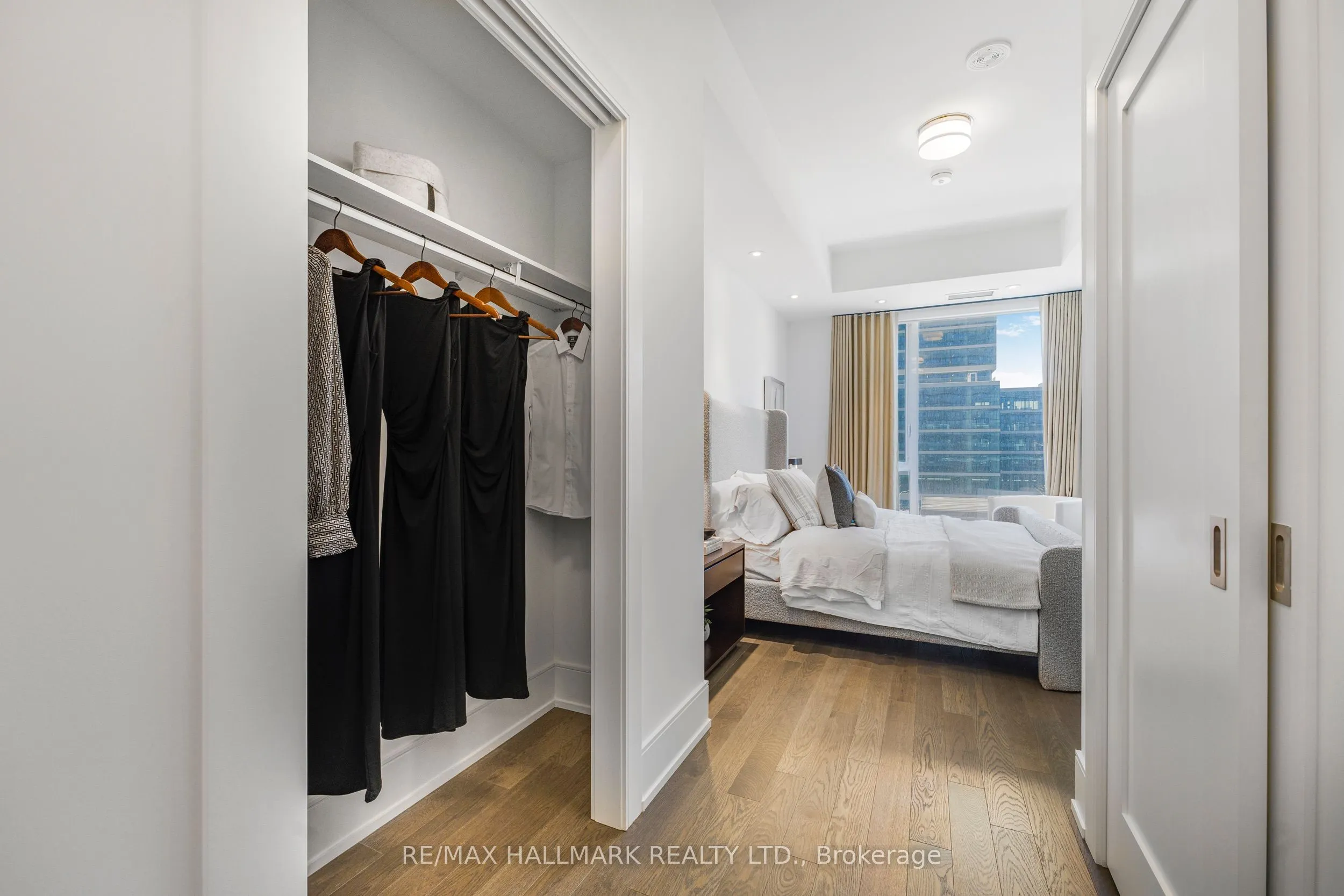 480 Front Street W, #516